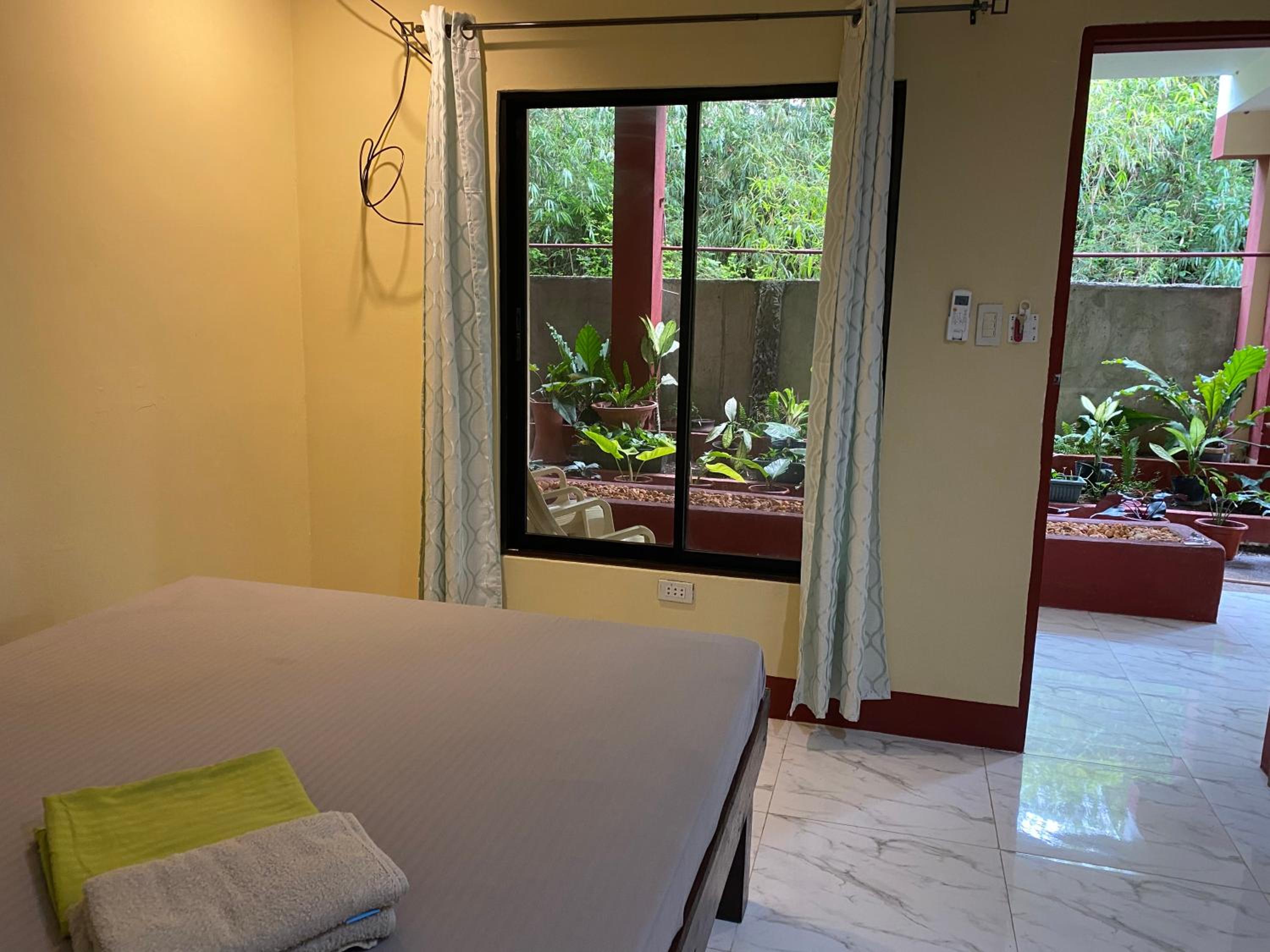 Queen Room with Garden View photo 2