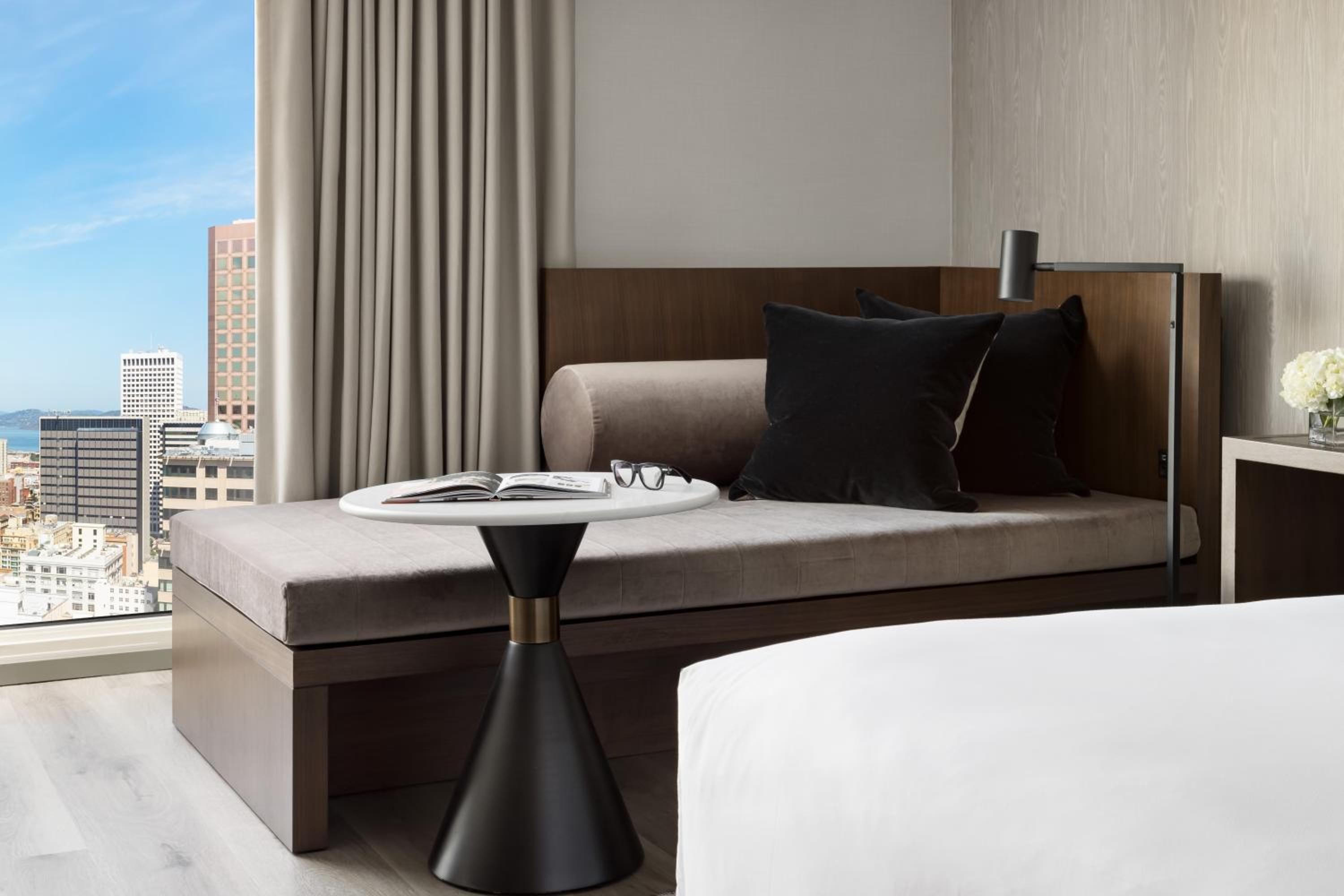 Premier King Room - Photo 3