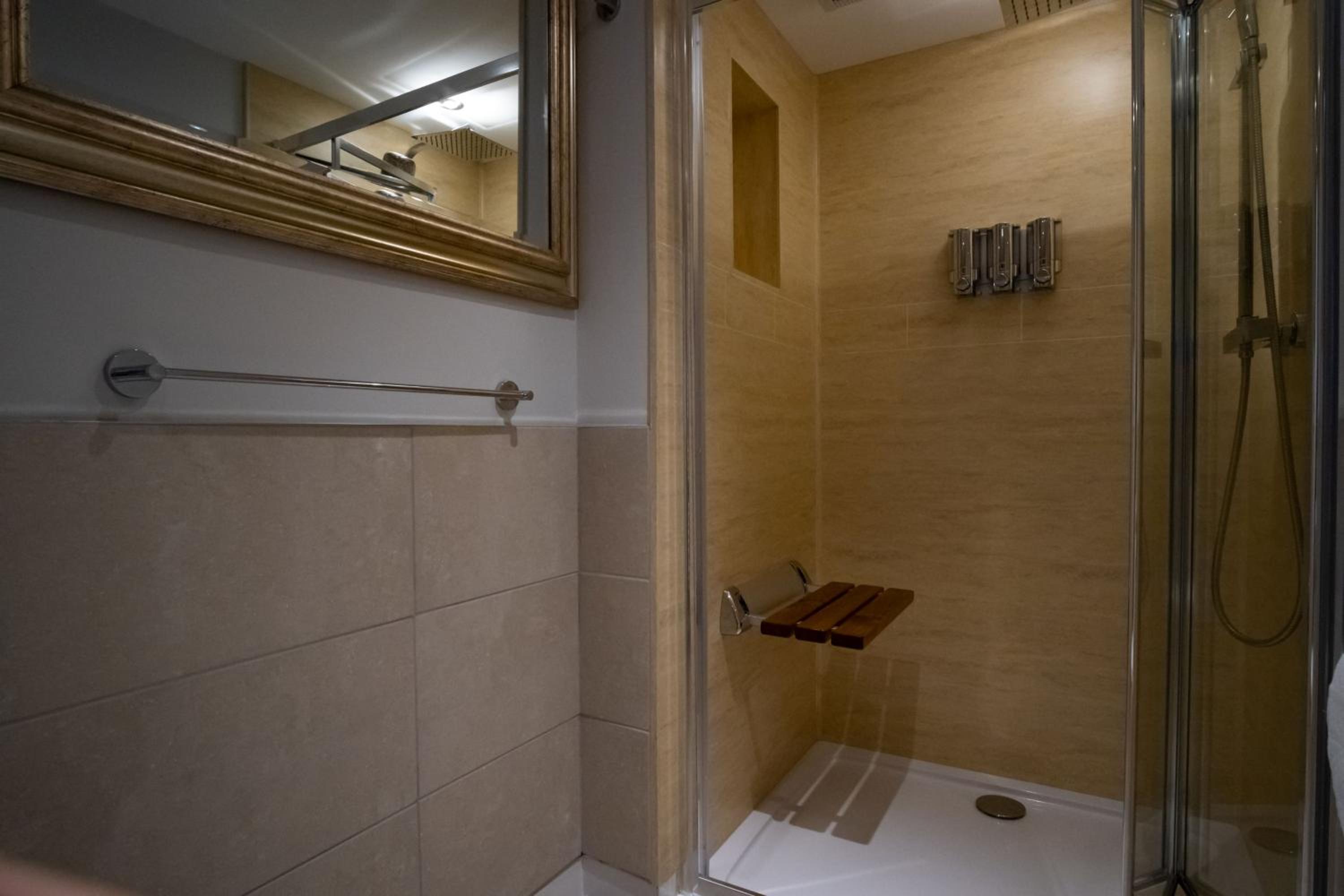Deluxe Double or Twin Room - Photo 3