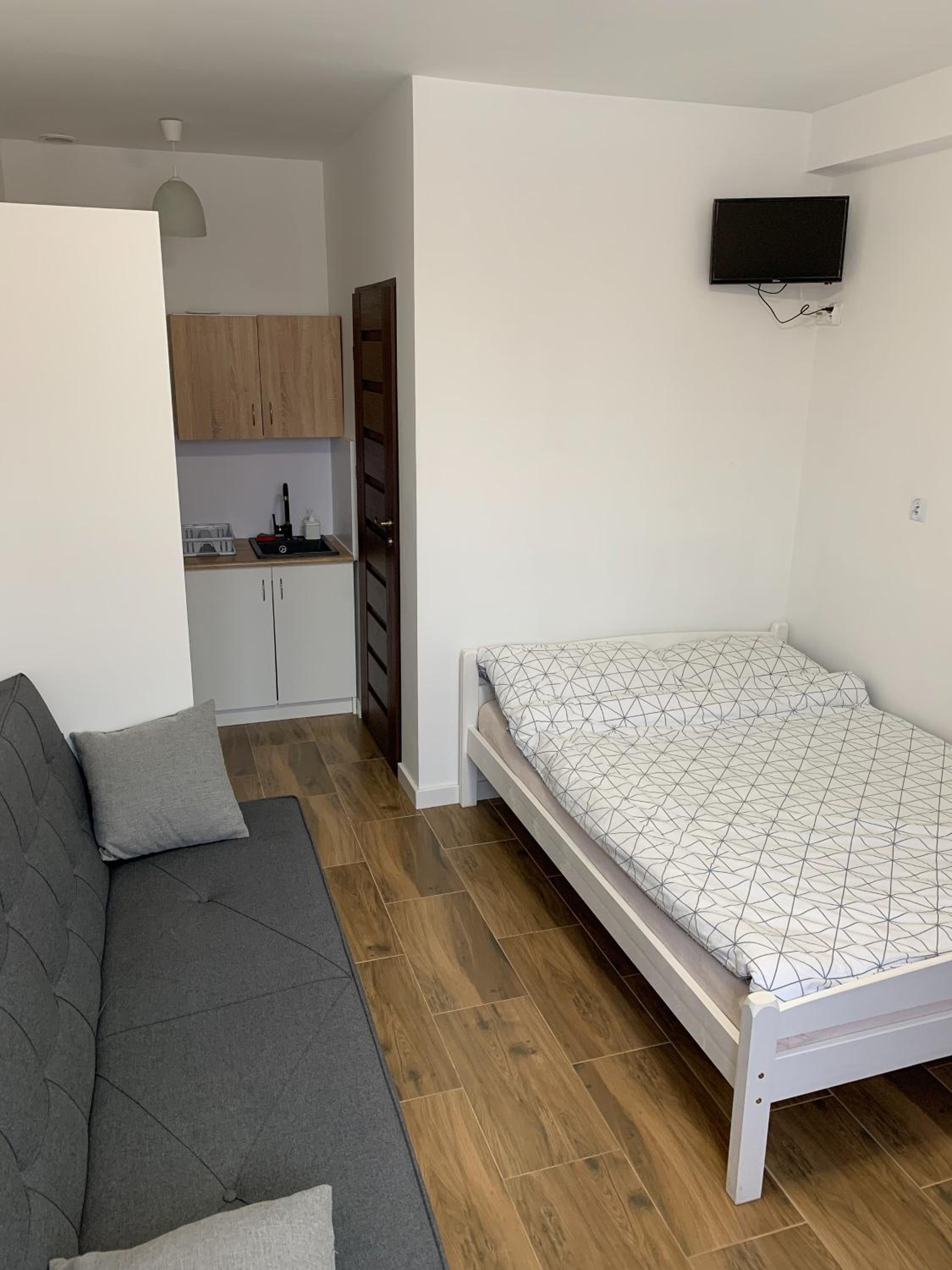 Quadruple Room with Bathroom - Photo 4