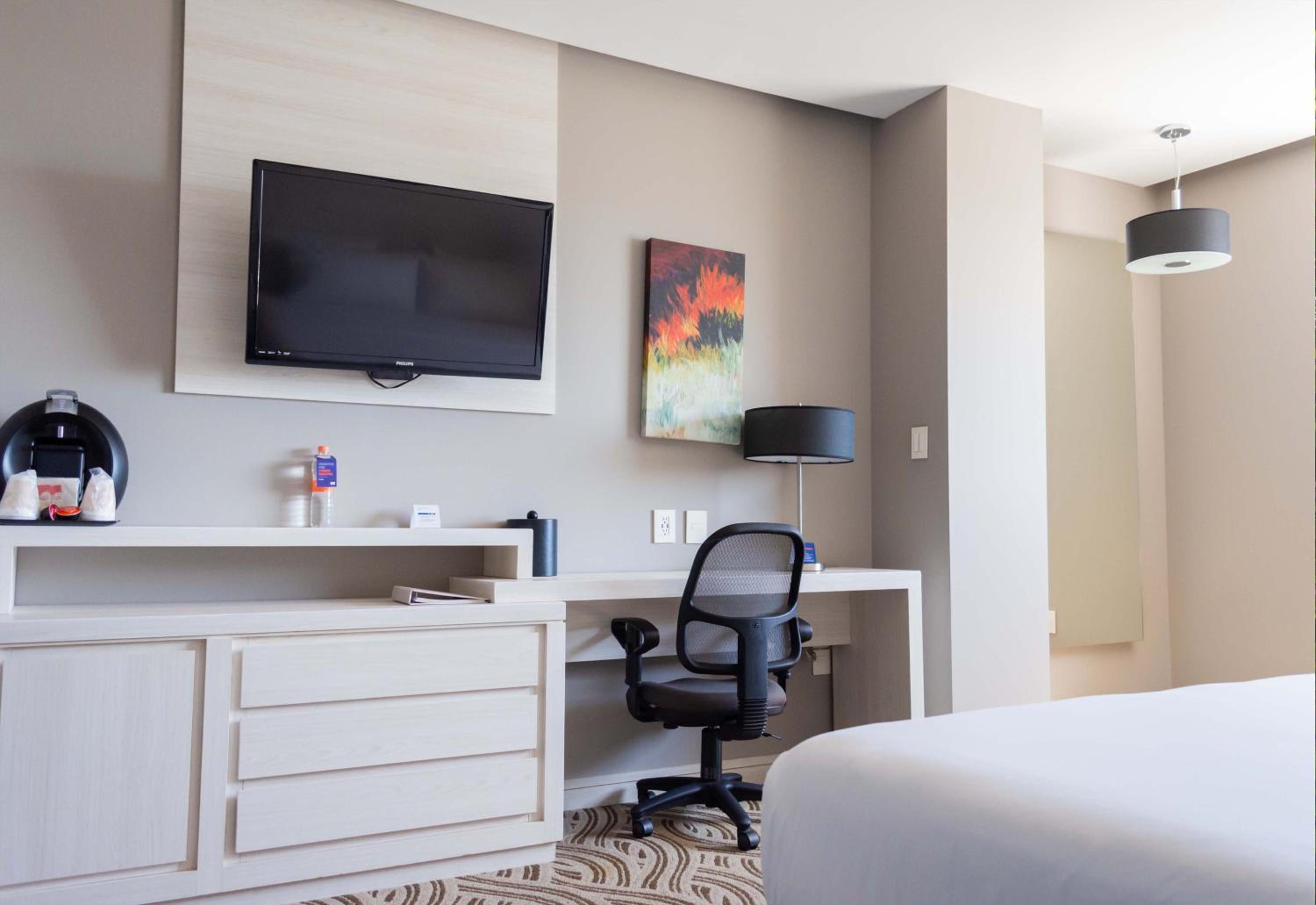 Standard King Room photo 2