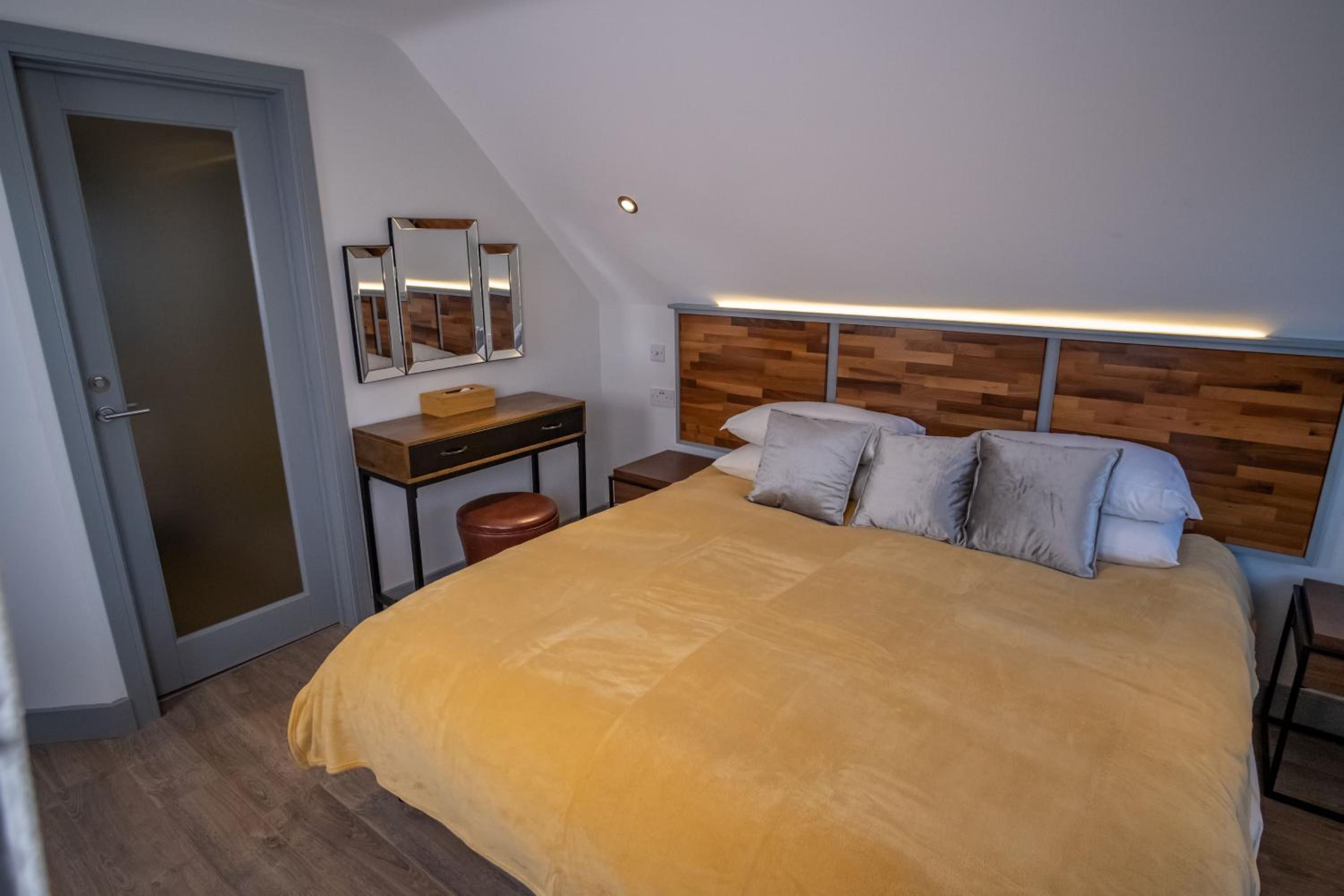 Deluxe Queen Room