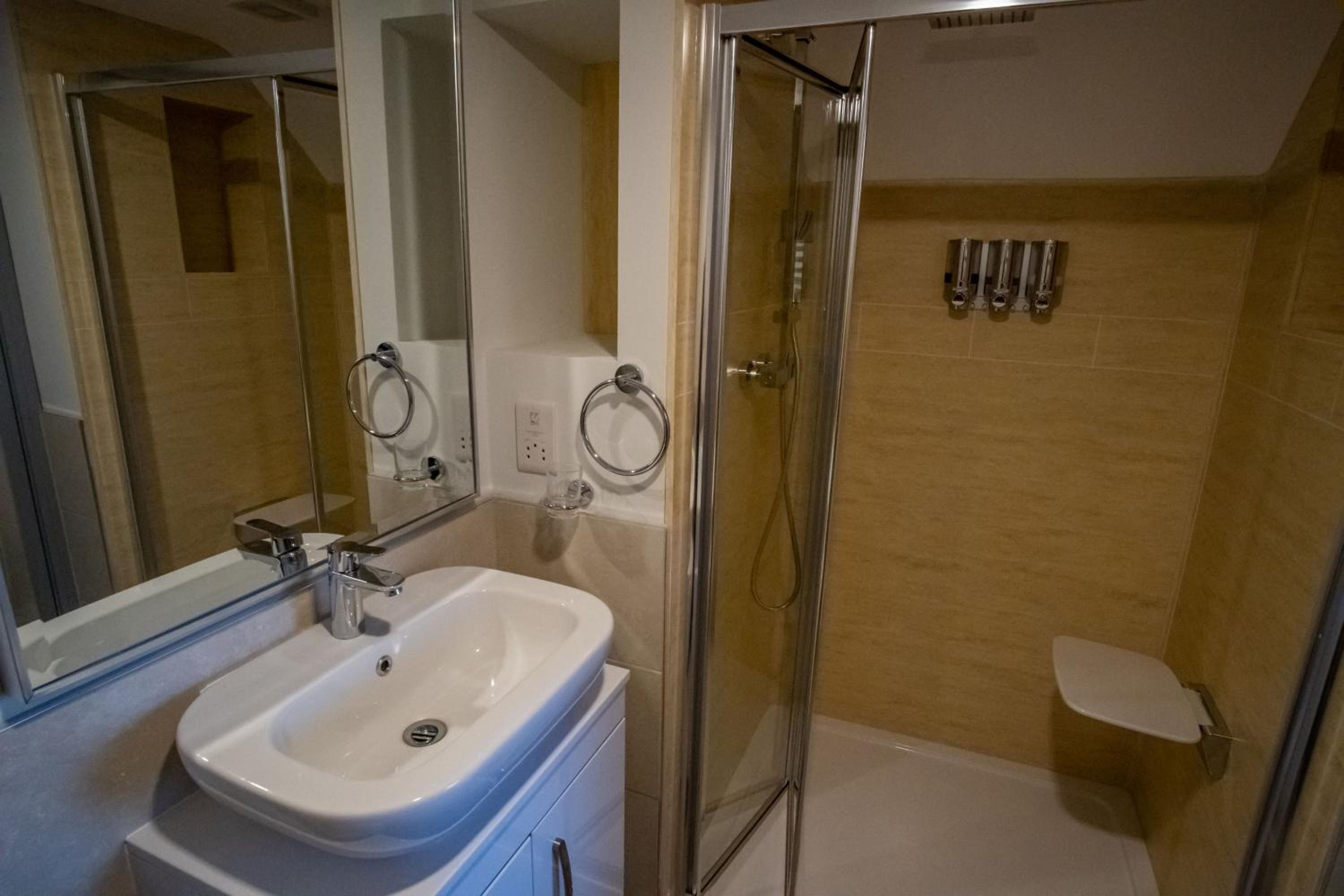 Double or Twin Room - Photo 3