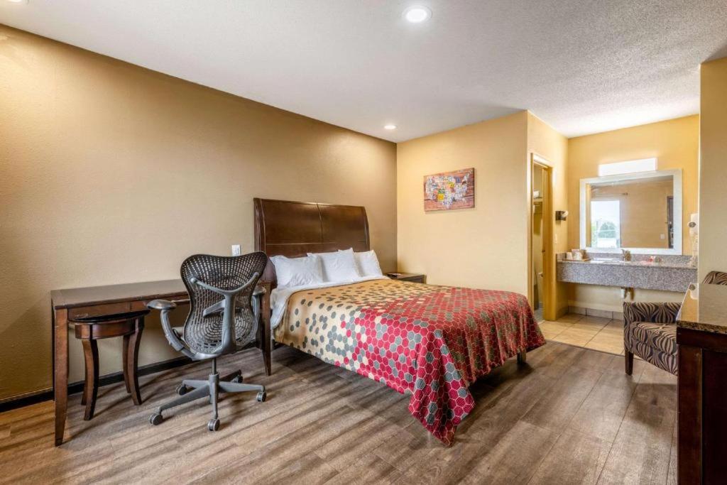 Queen Room photo 1