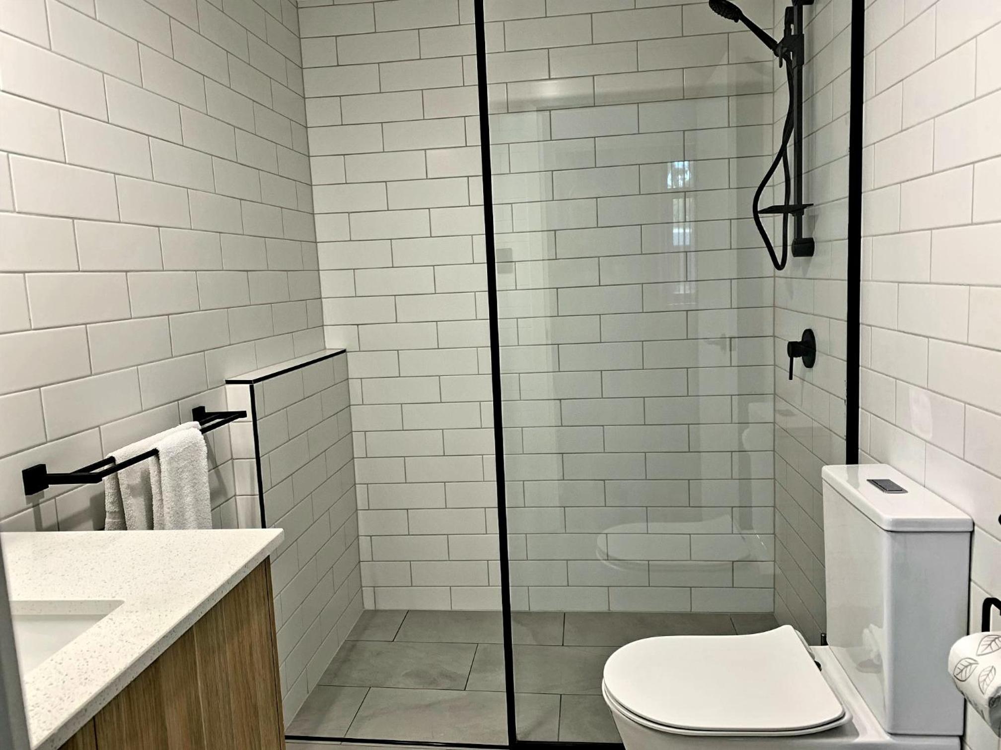 Deluxe 2B Apartment - Non Pet Friendly - Photo 6