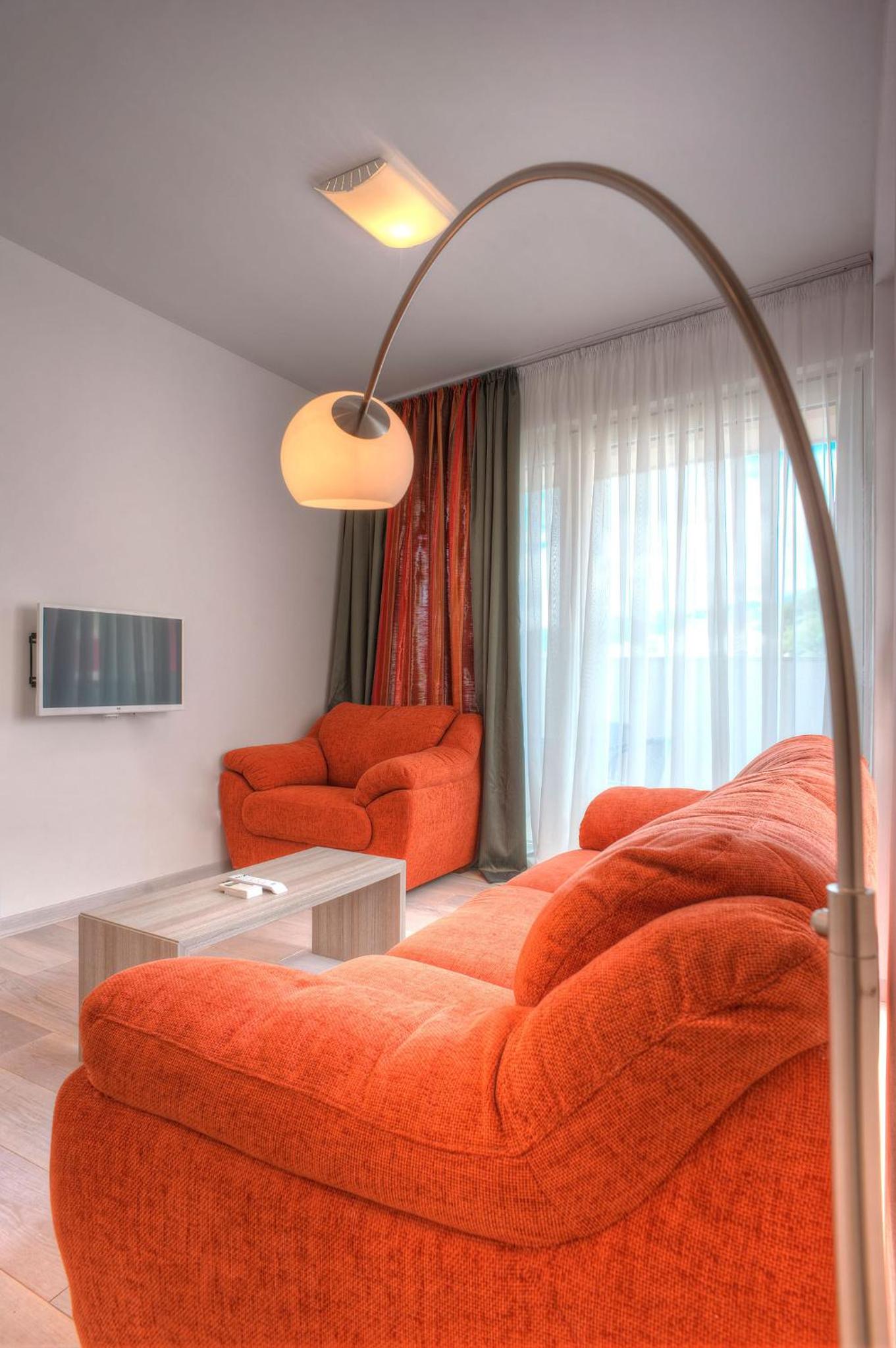 One-Bedroom Apartment with Terrace photo 2