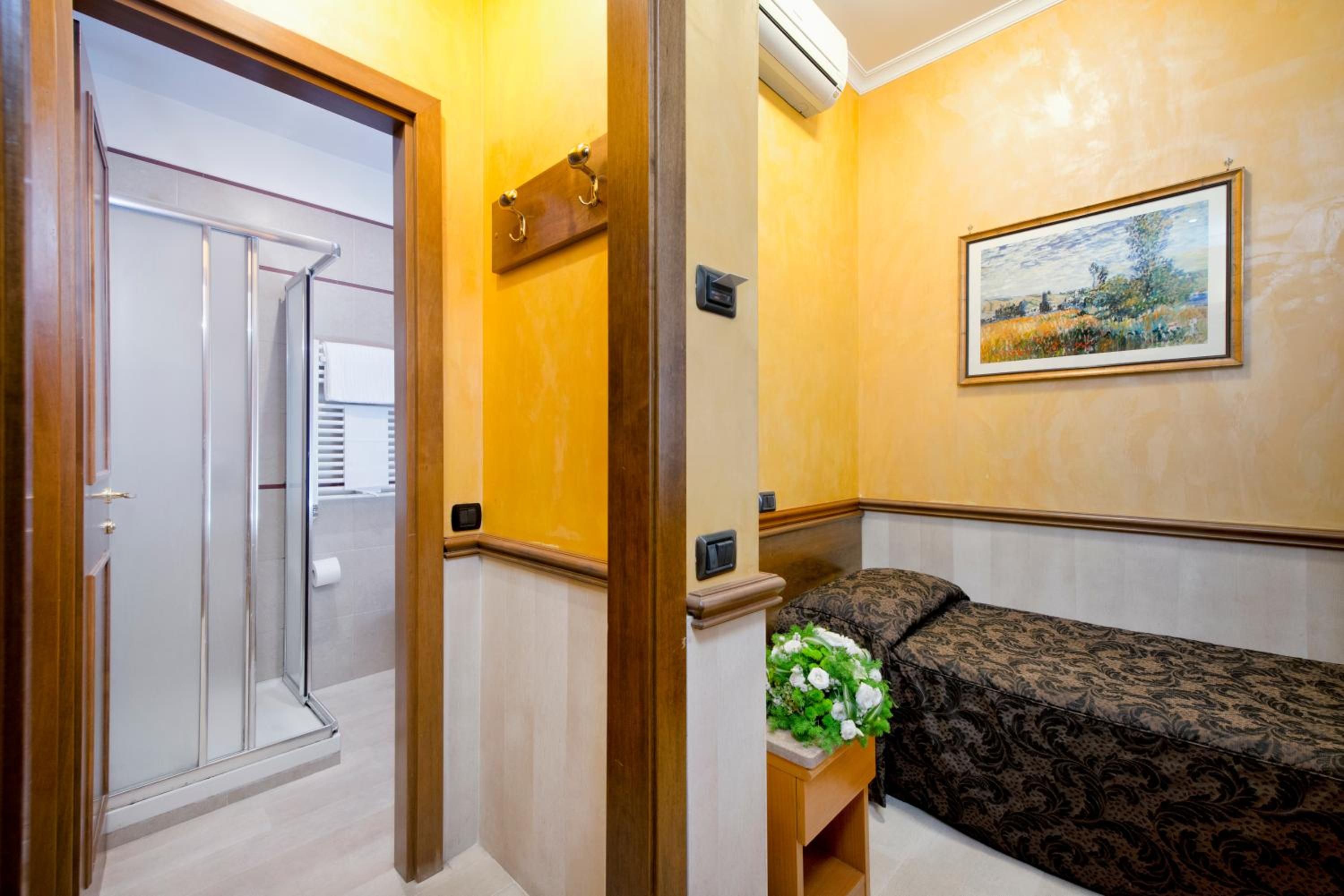 Single Room photo 1