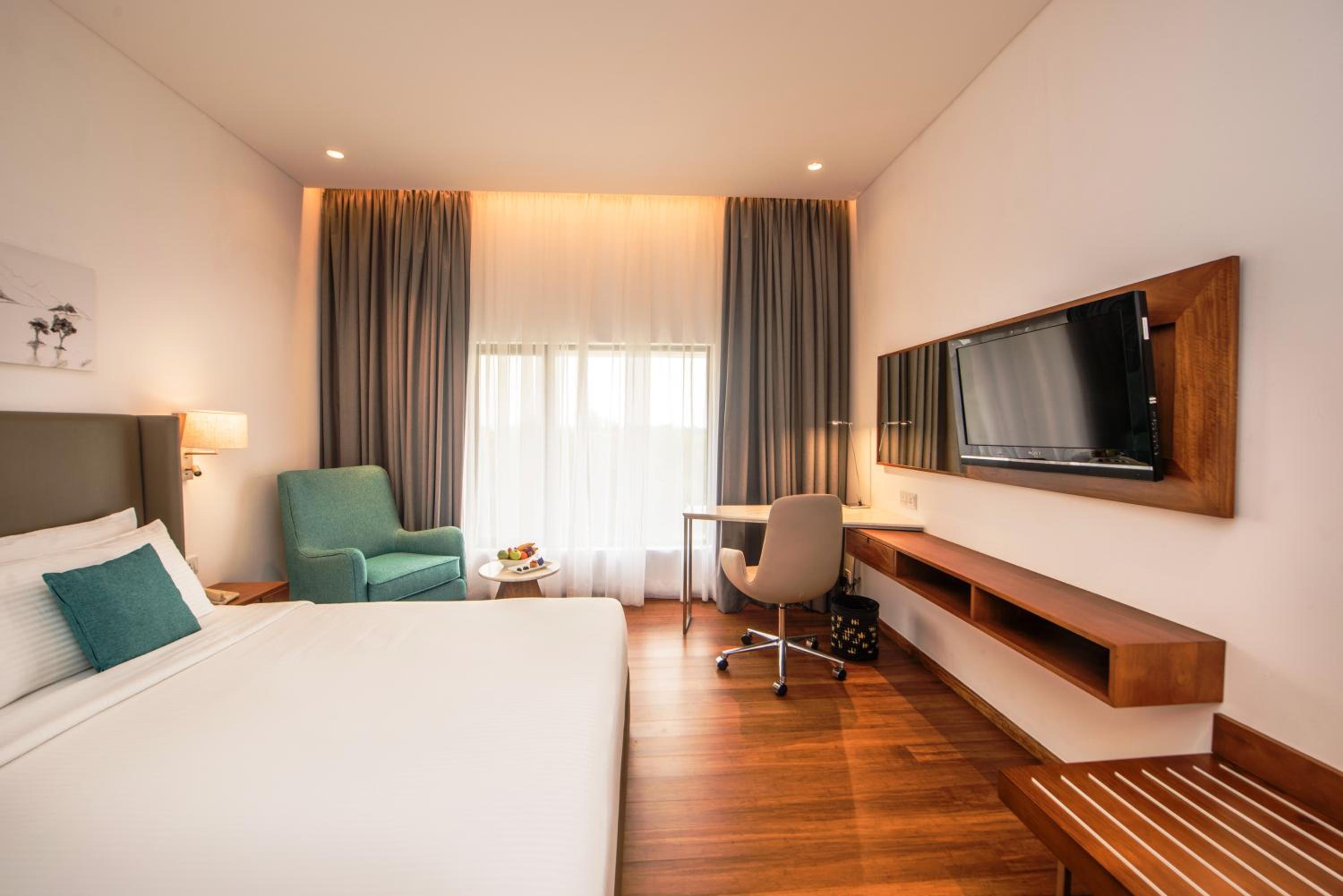 Deluxe King Room - Photo 4