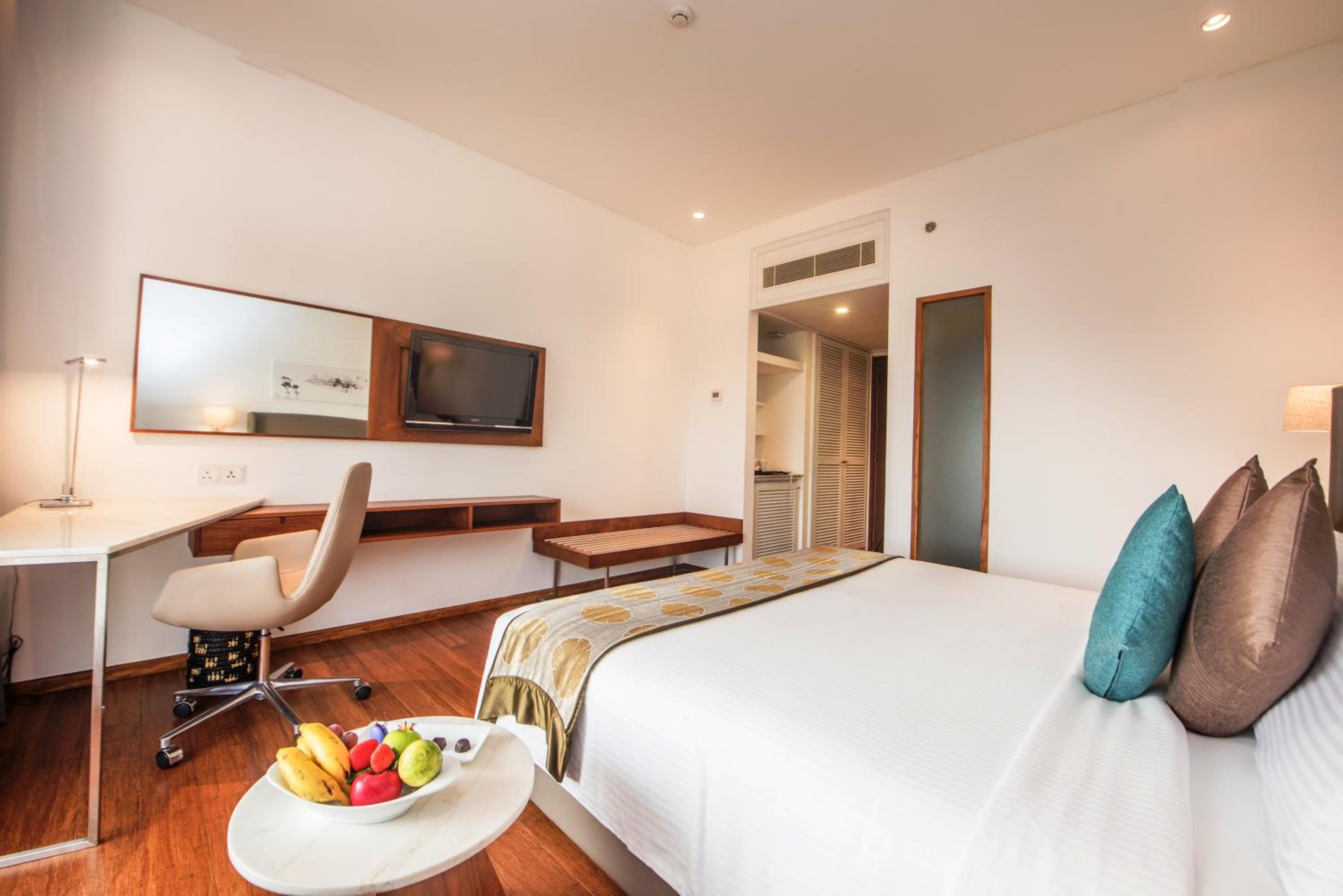 Deluxe King Room - Photo 2