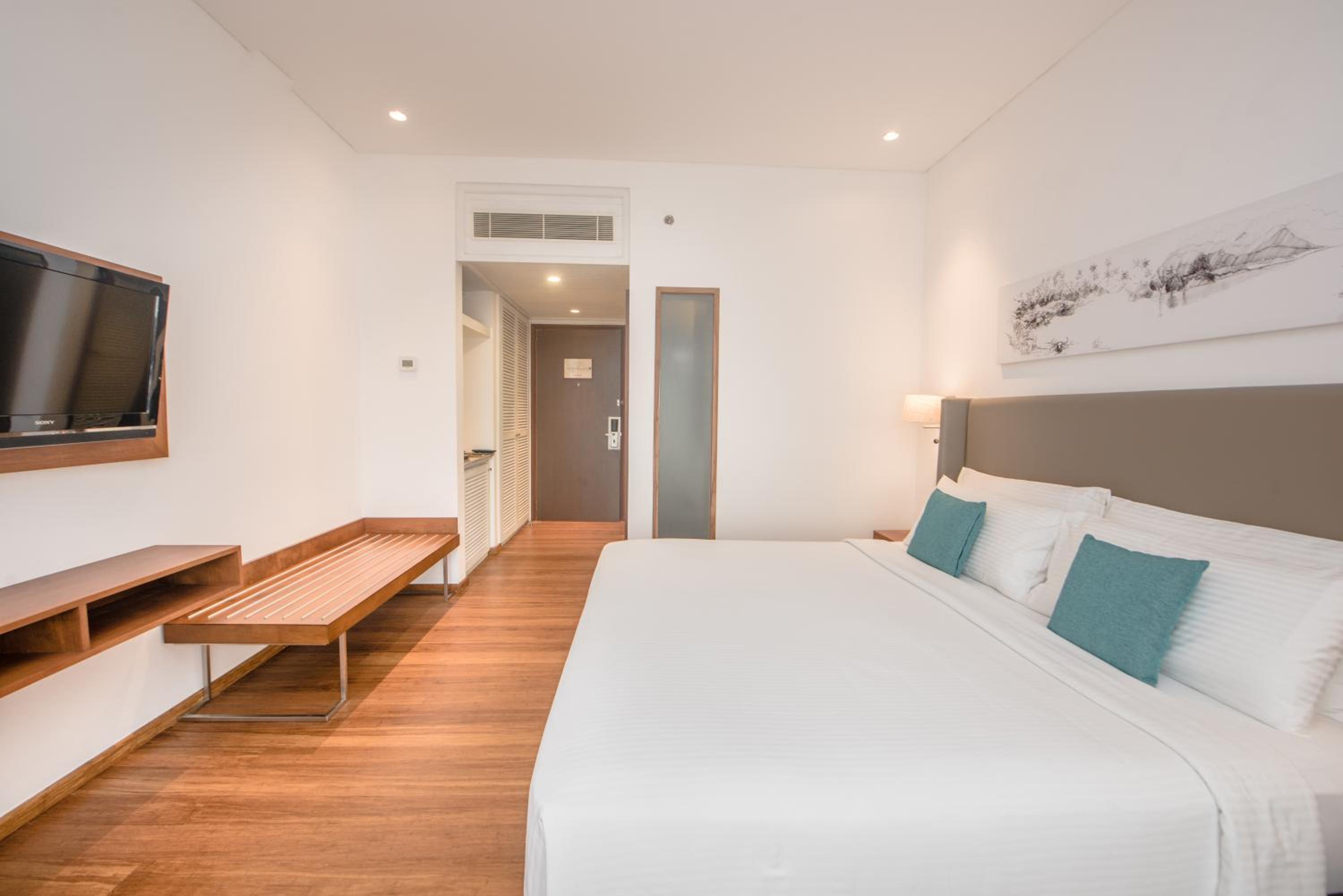 Deluxe King Room - Photo 6