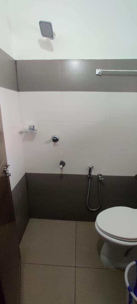 Queen Room photo 2