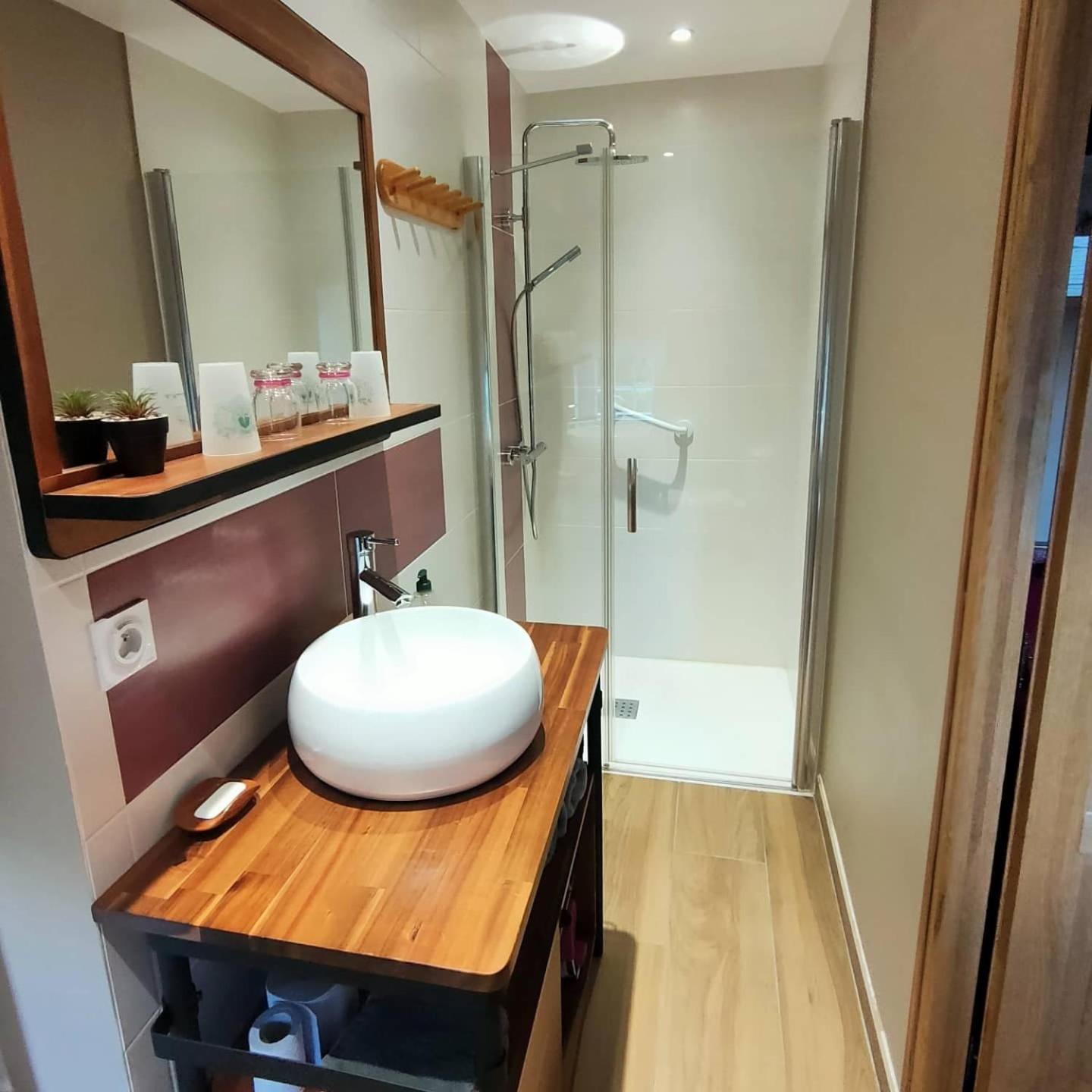 Twin Room with Private Bathroom photo 2