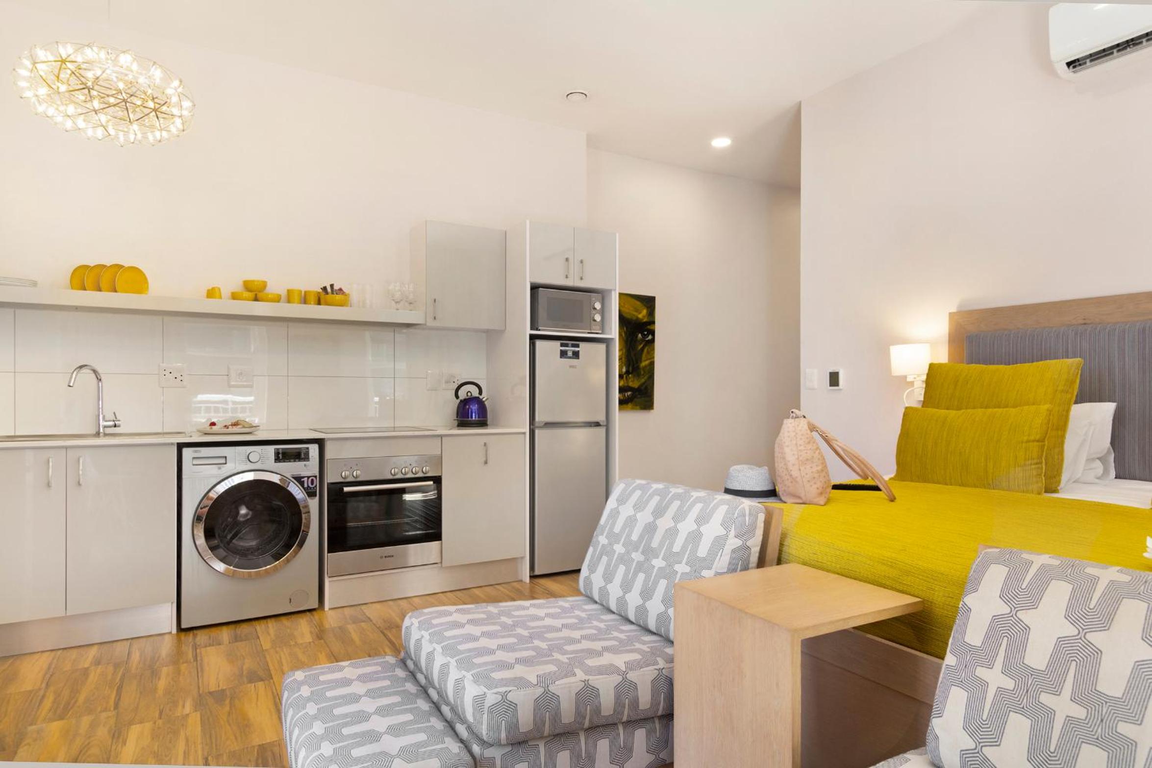 Apartment with Balcony - Photo 12