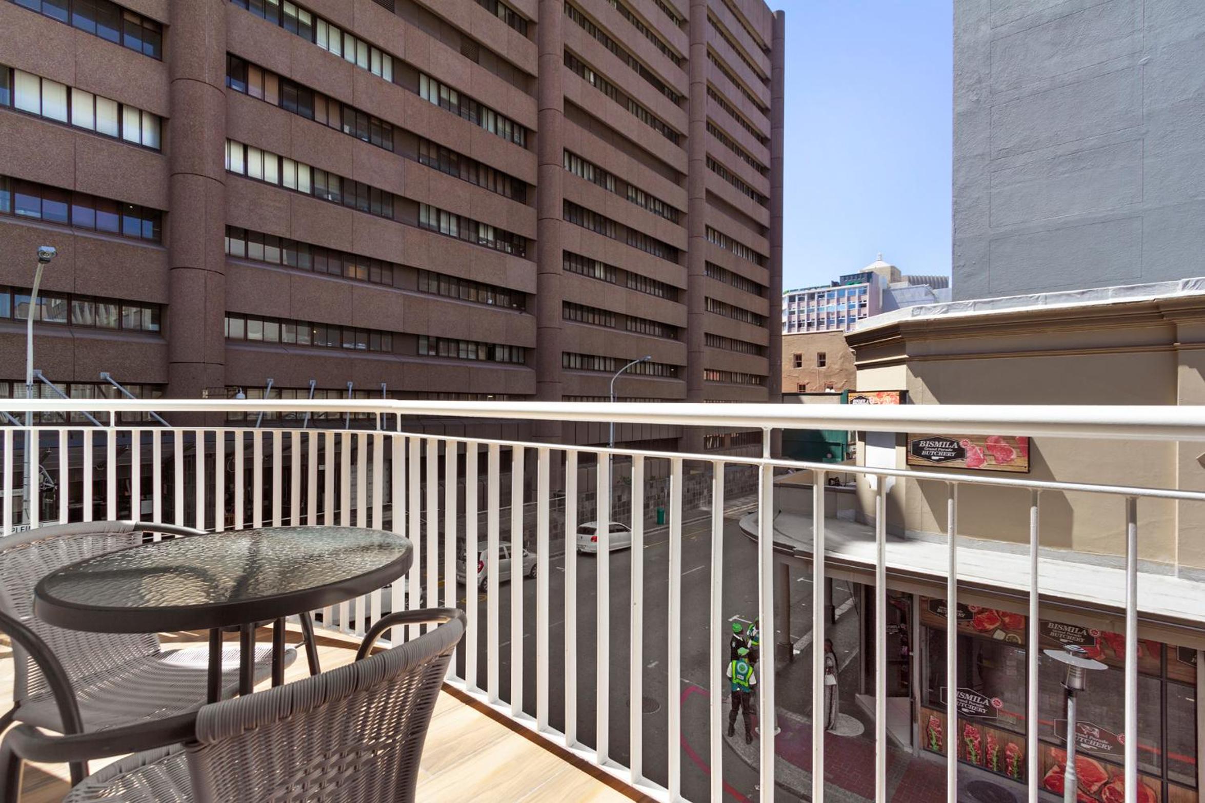 Apartment with Balcony - Photo 2
