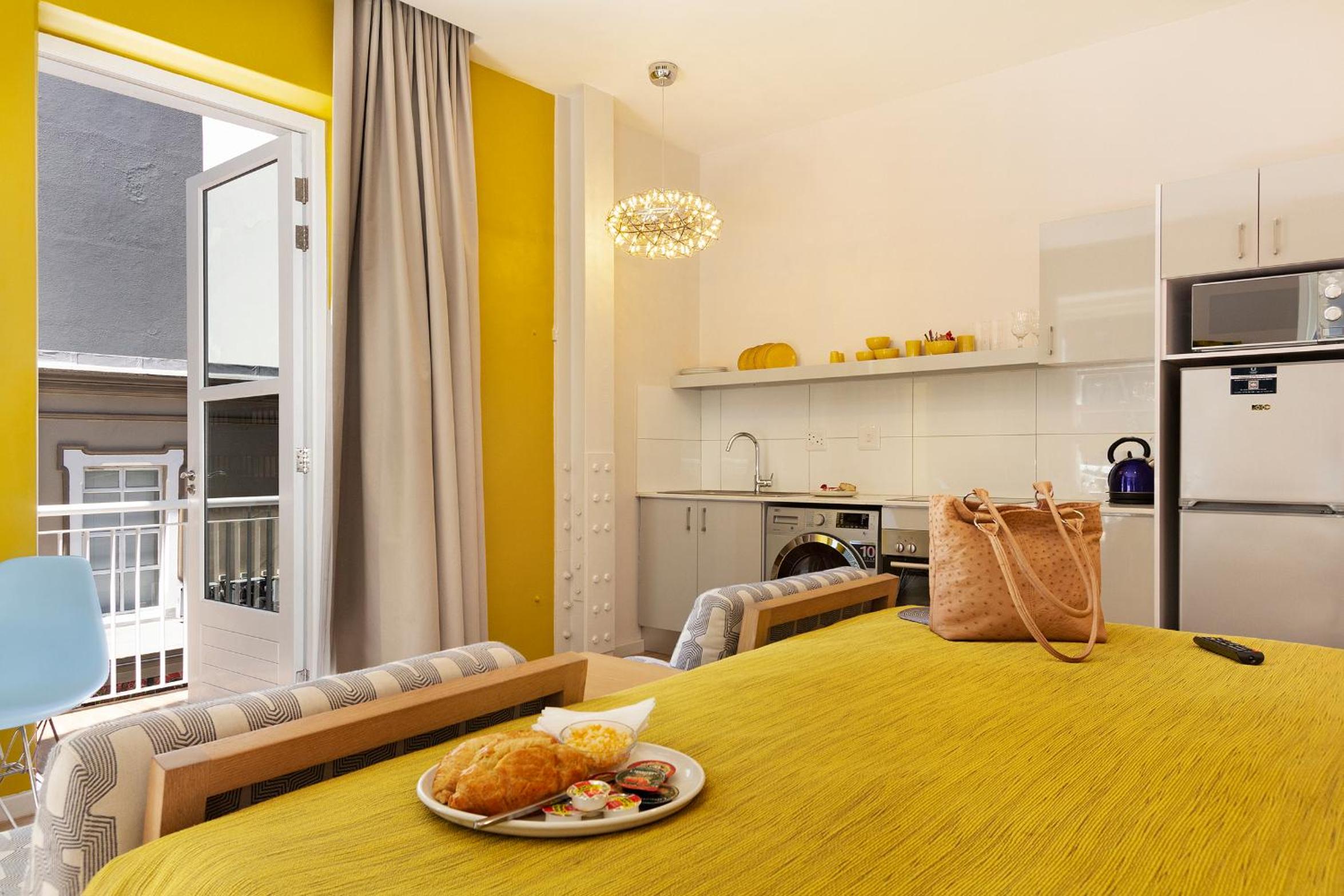 Apartment with Balcony - Photo 8