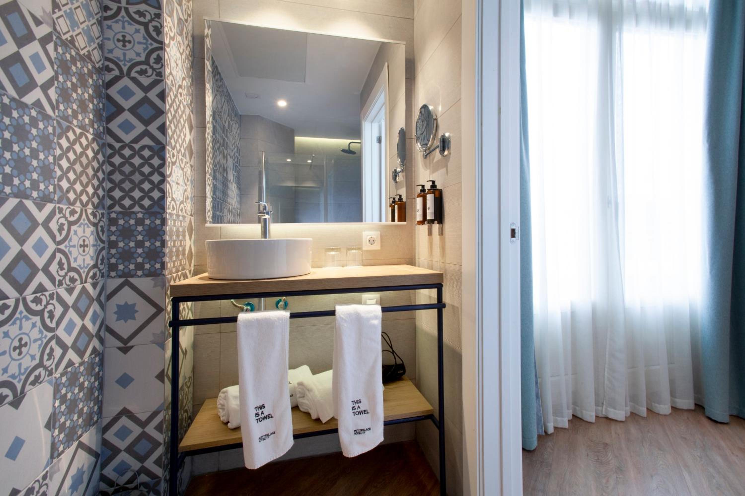 Double Room with Terrace - Photo 8