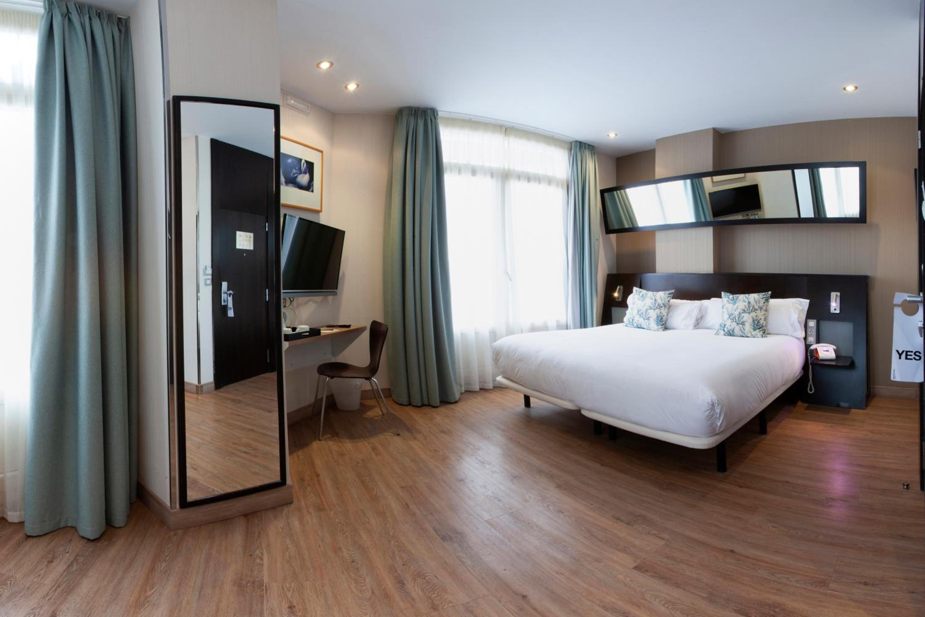 Double Room with Terrace - Photo 10