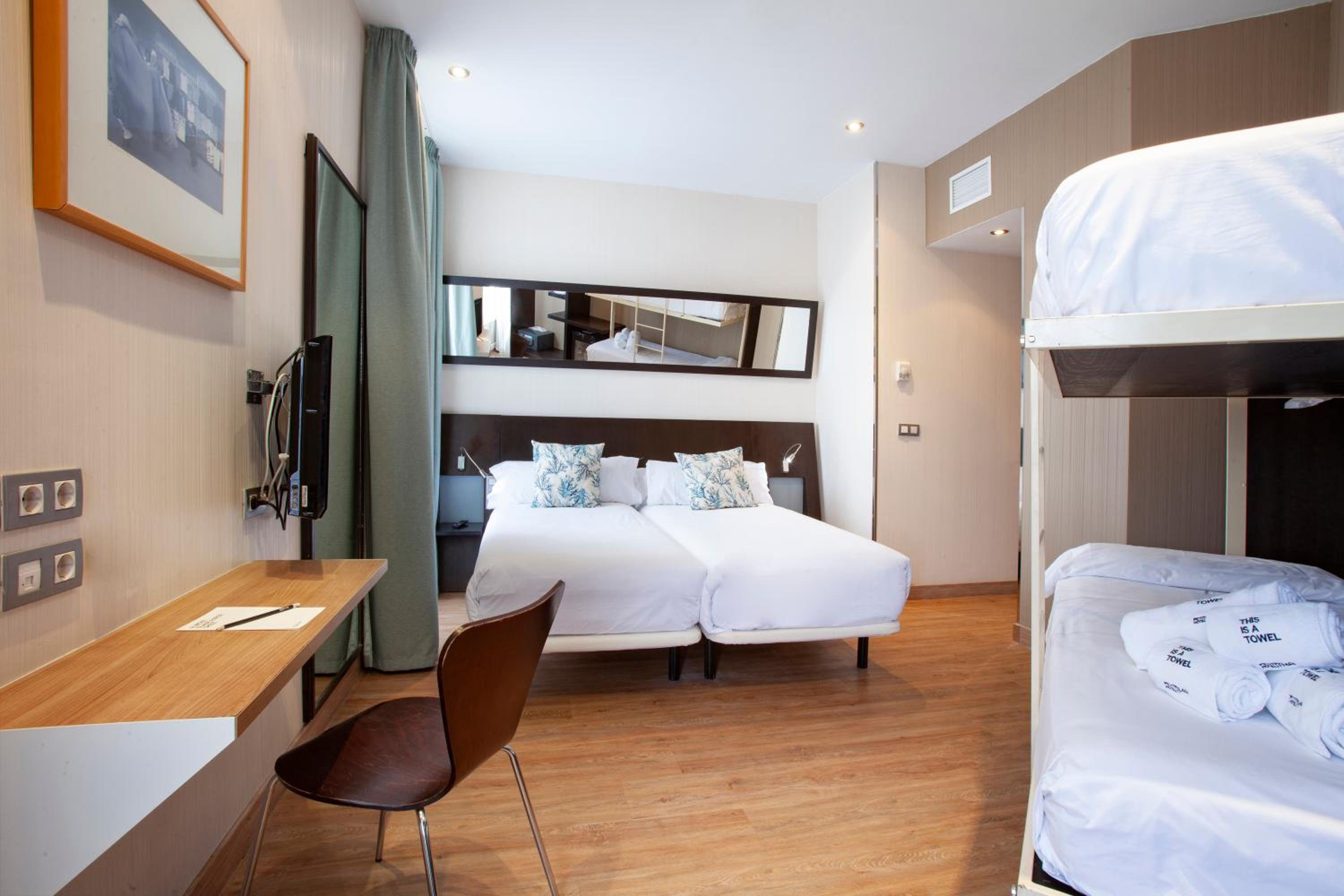 Quadruple Room - Photo 6