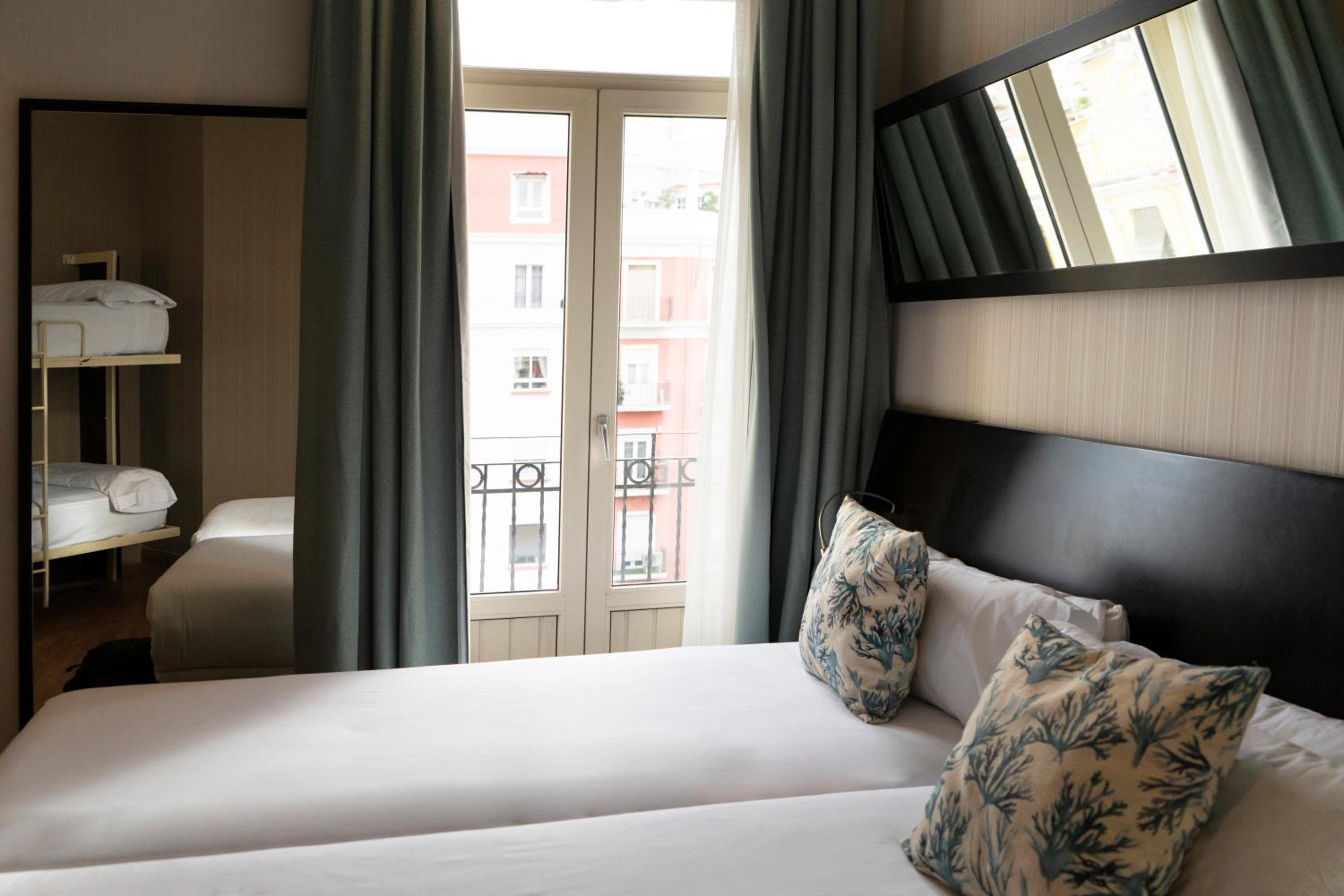 Quadruple Room - Photo 2