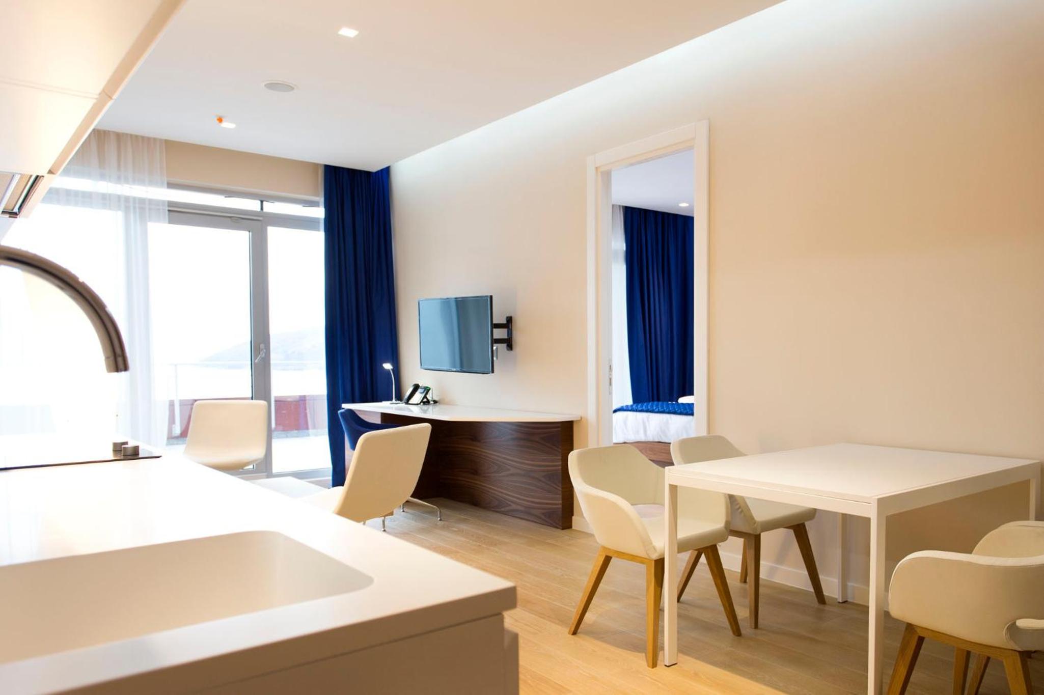 Deluxe Suite with Sea View photo 3
