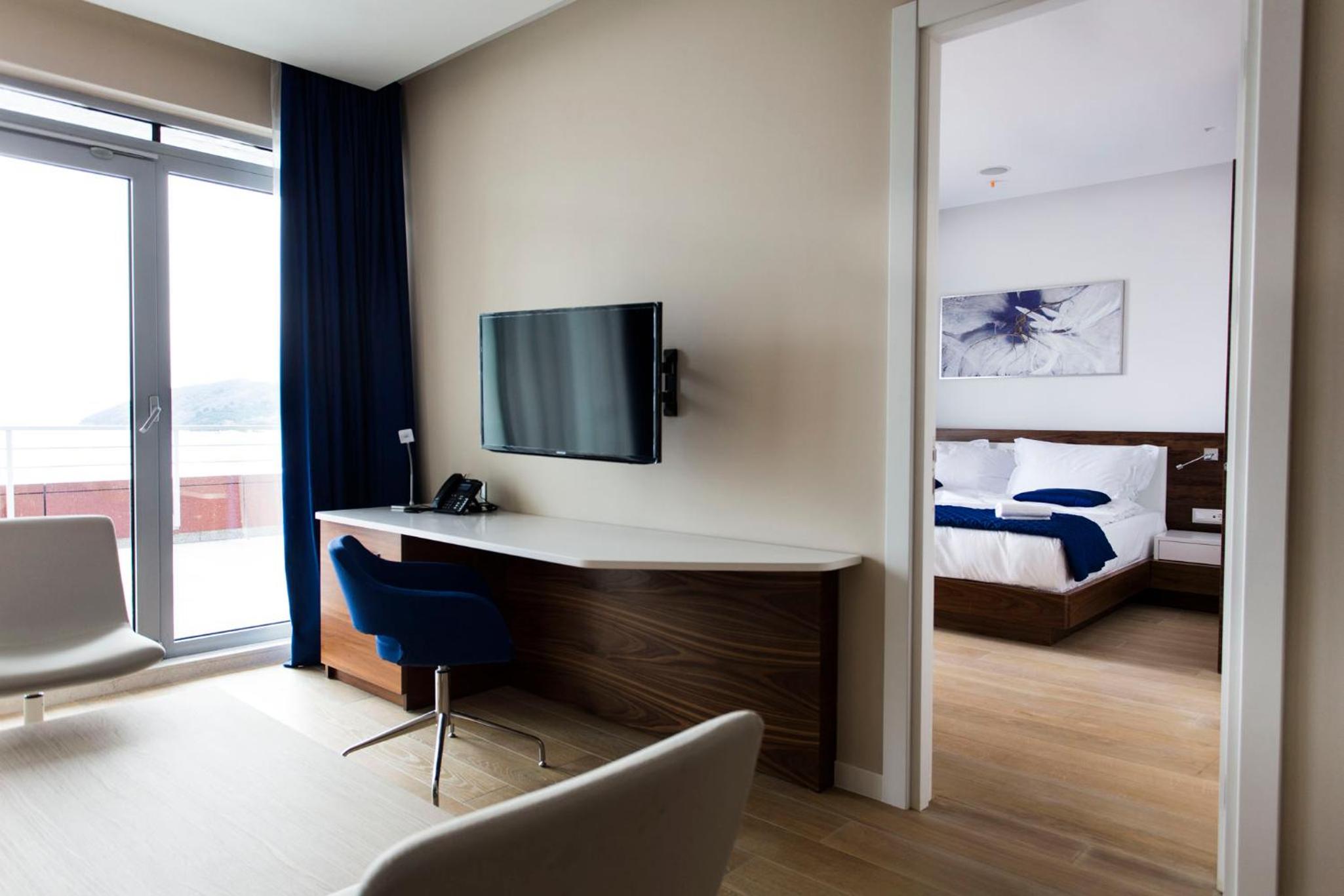 Deluxe Suite with Balcony photo 1
