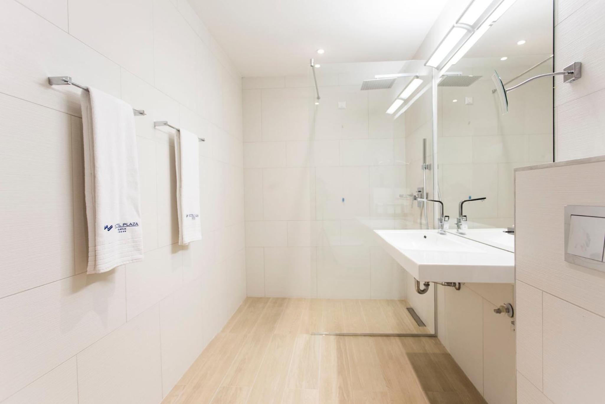 Twin Room with City View photo 2