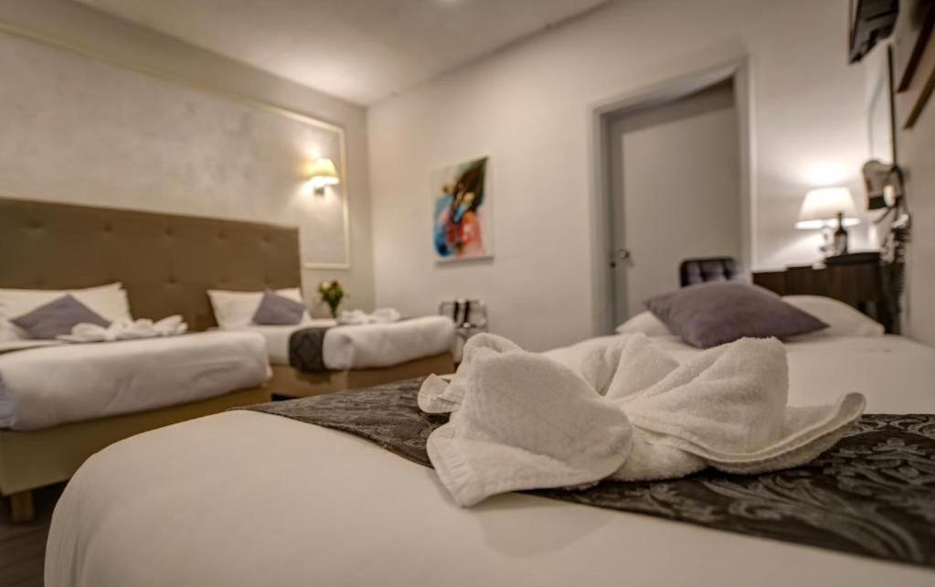Quadruple Room with Sea View - Photo 4