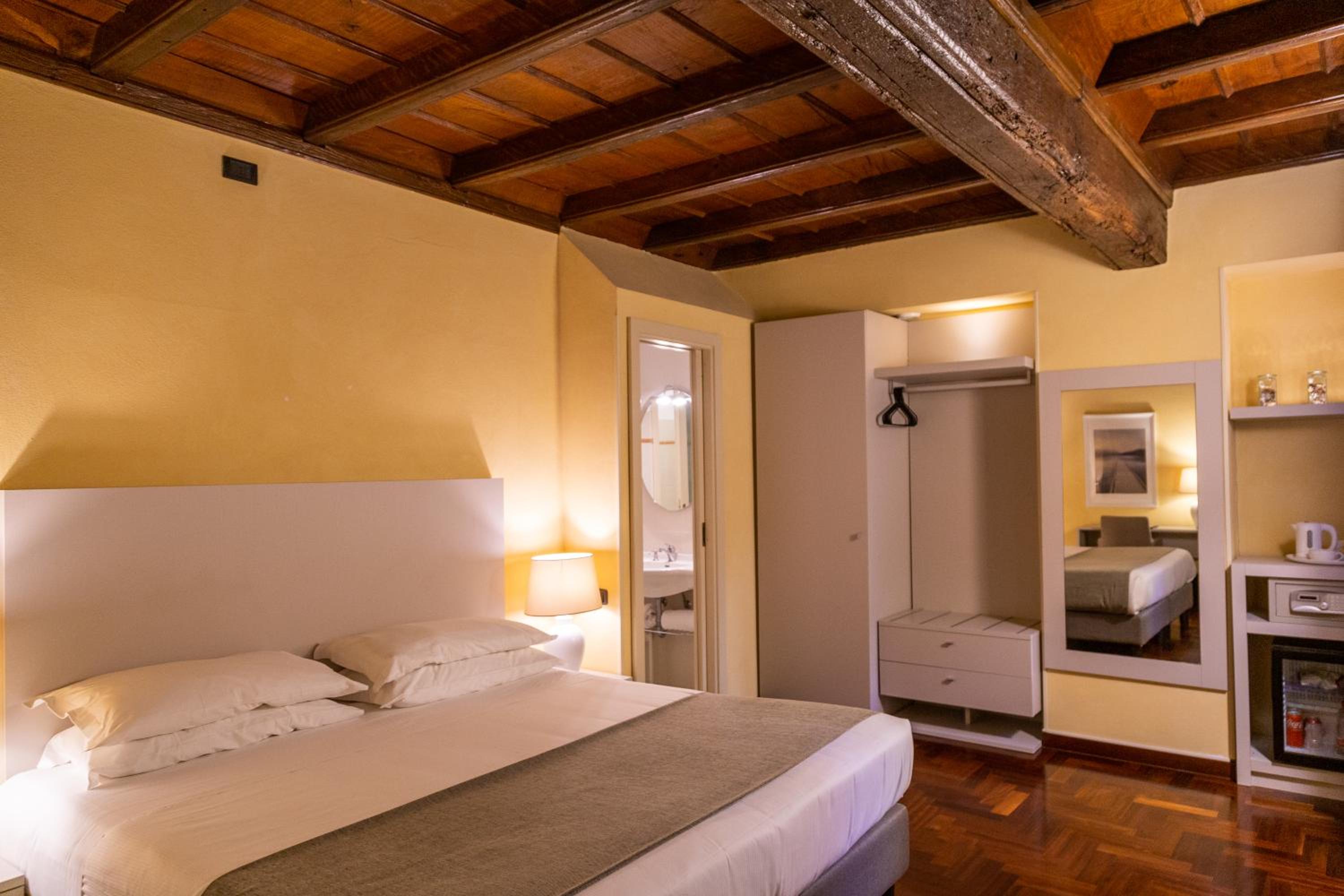 Superior Double Room - Photo 16