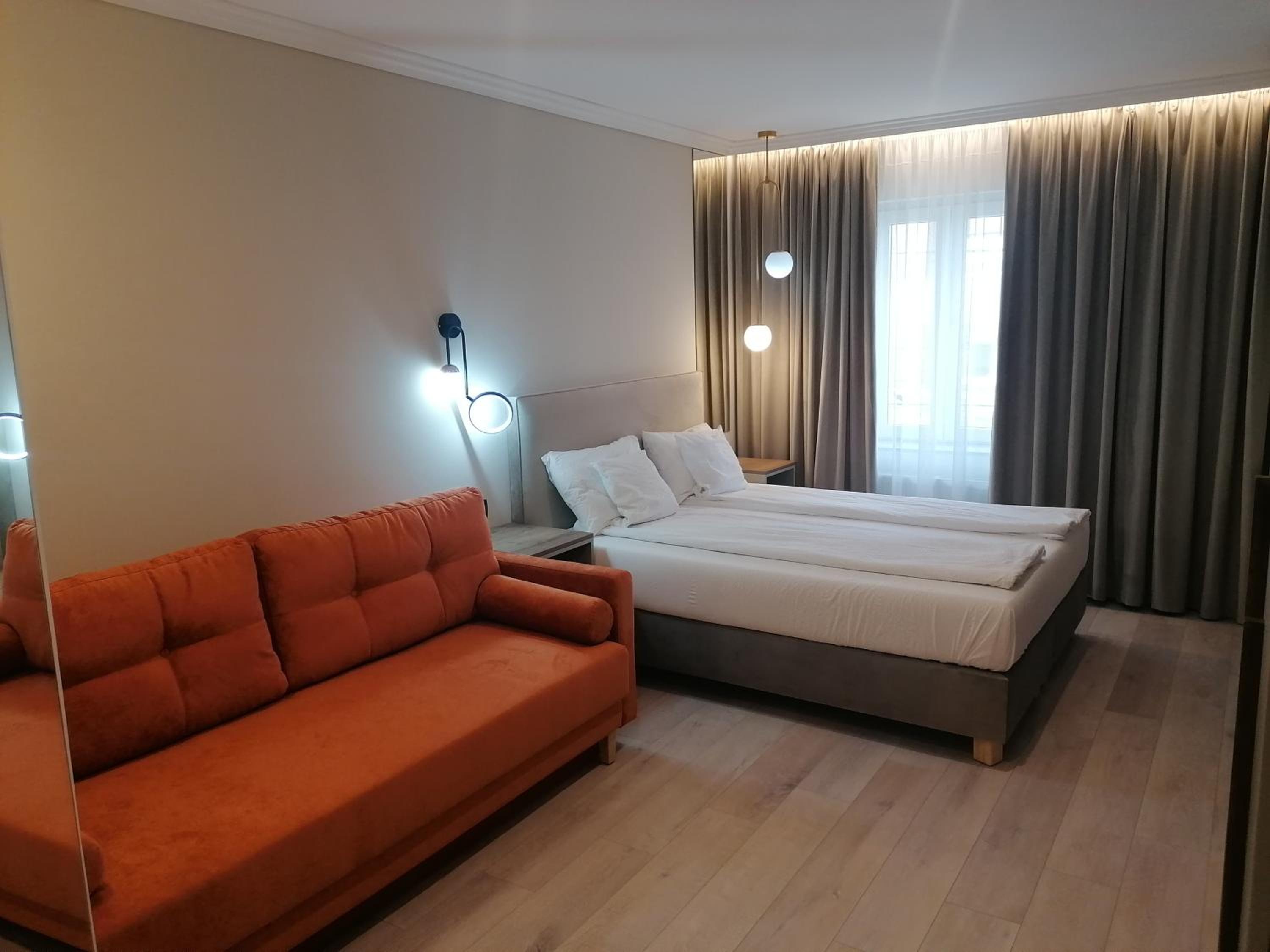 Deluxe Room (2 Adults + 1 Child) - Photo 1