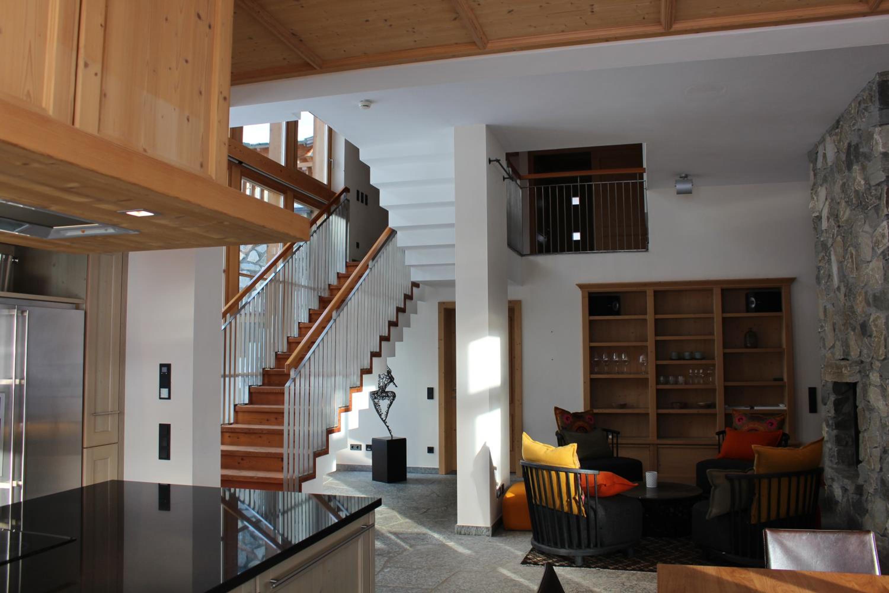 Five-Bedroom House photo 1