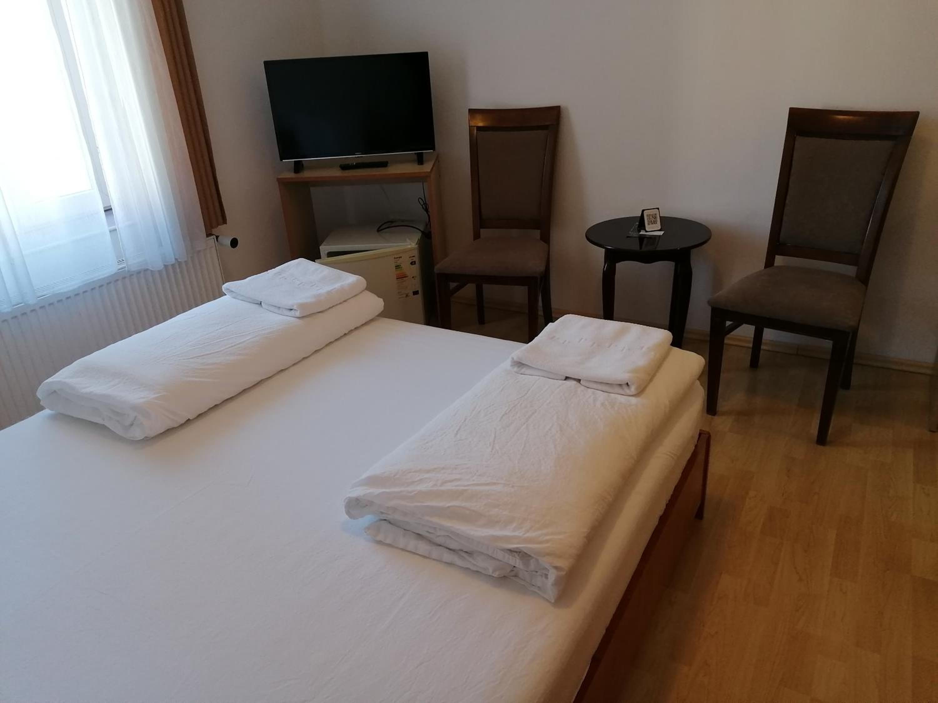 Standard Double Room - Photo 2