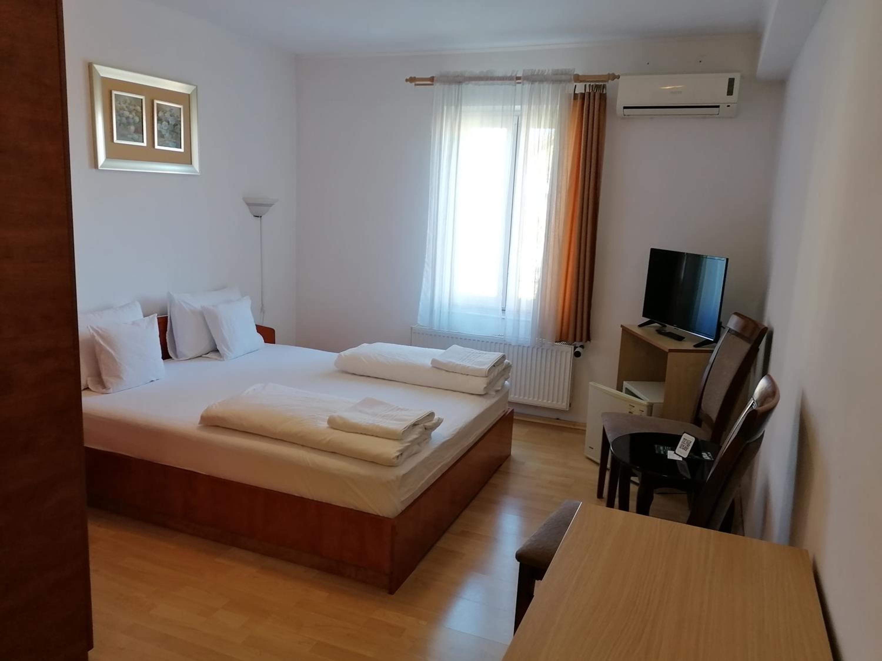 Standard Double Room - Photo 1