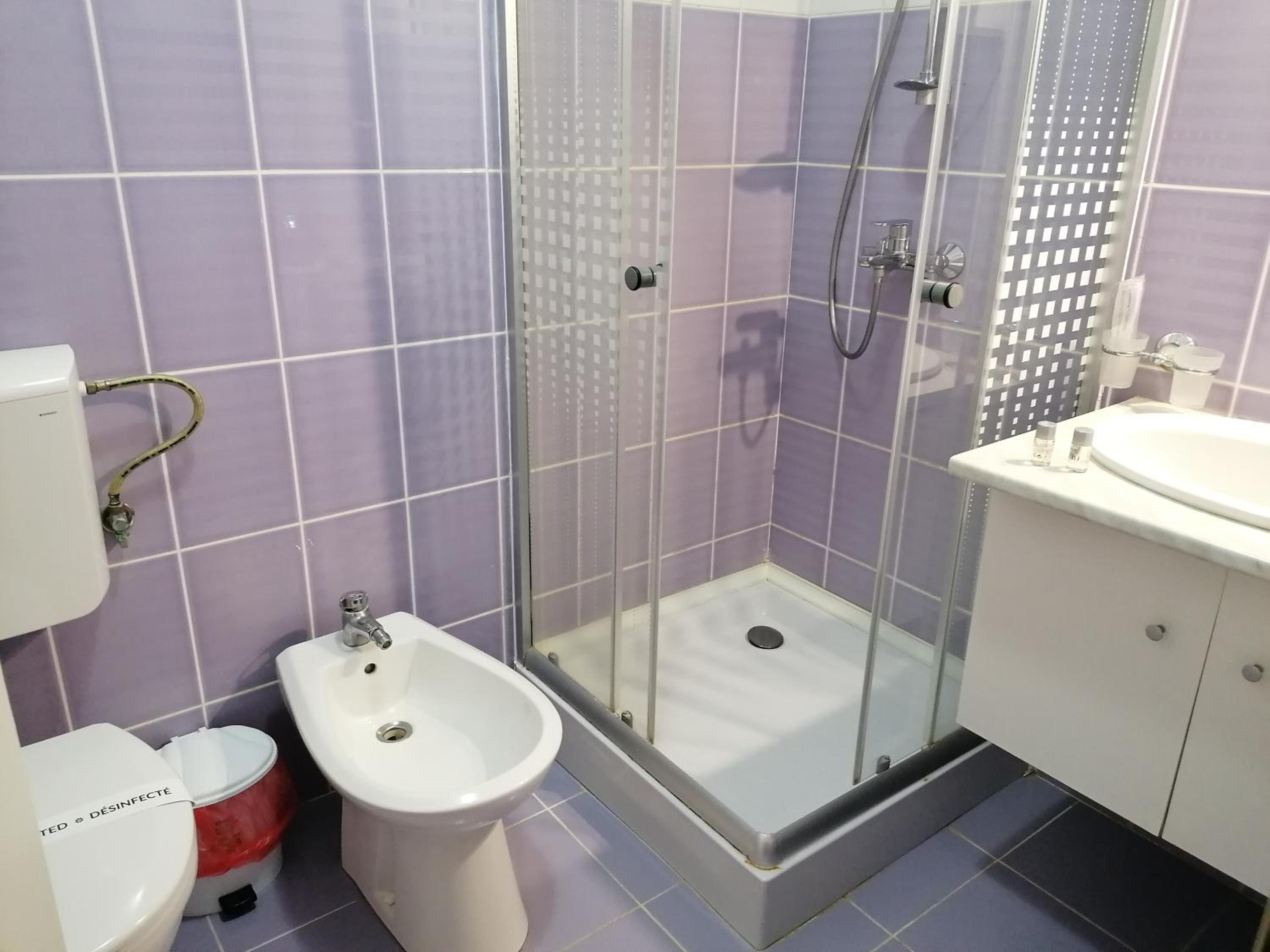 Standard Double Room - Photo 7