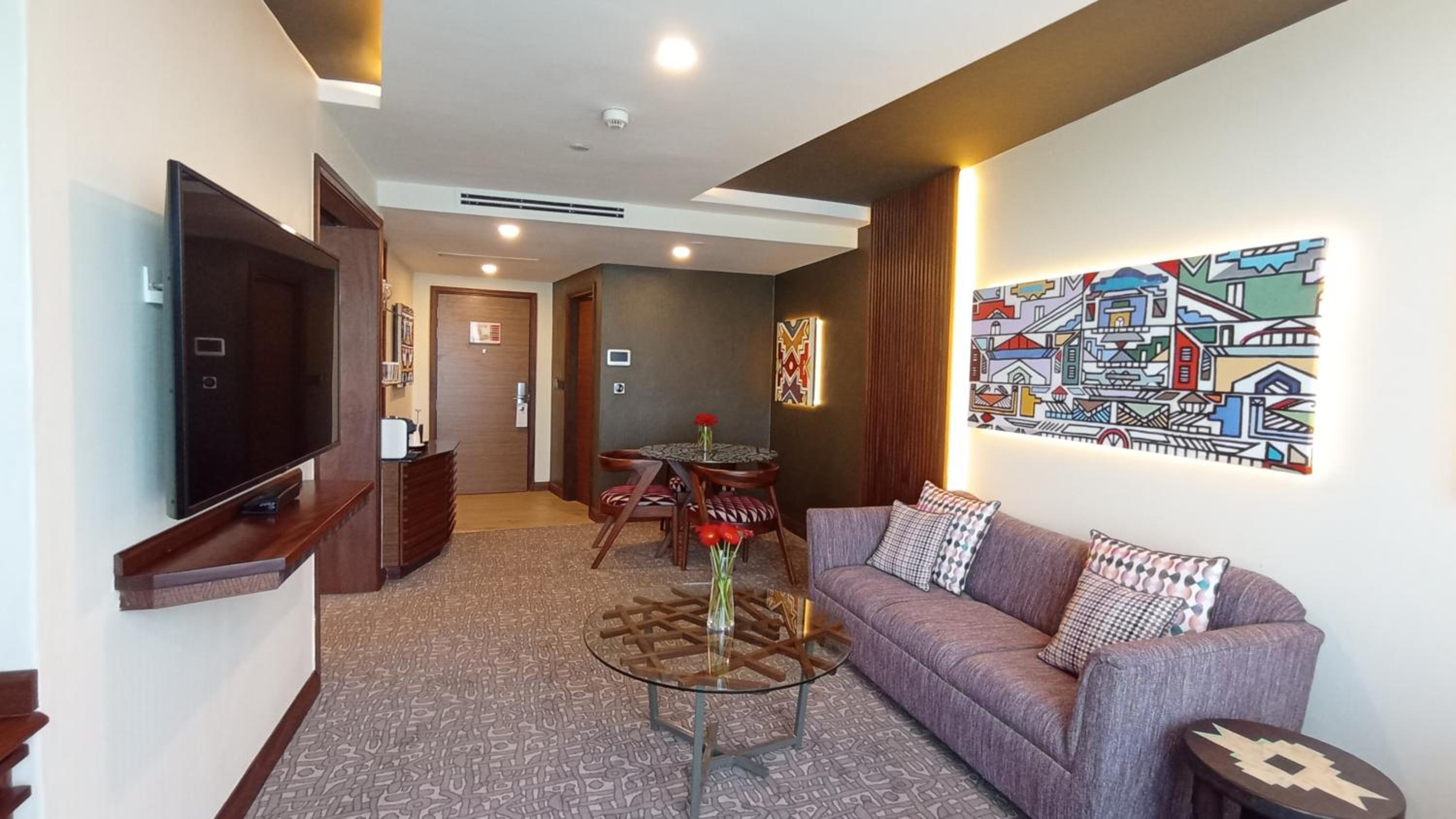 Signature Suite - Photo 7