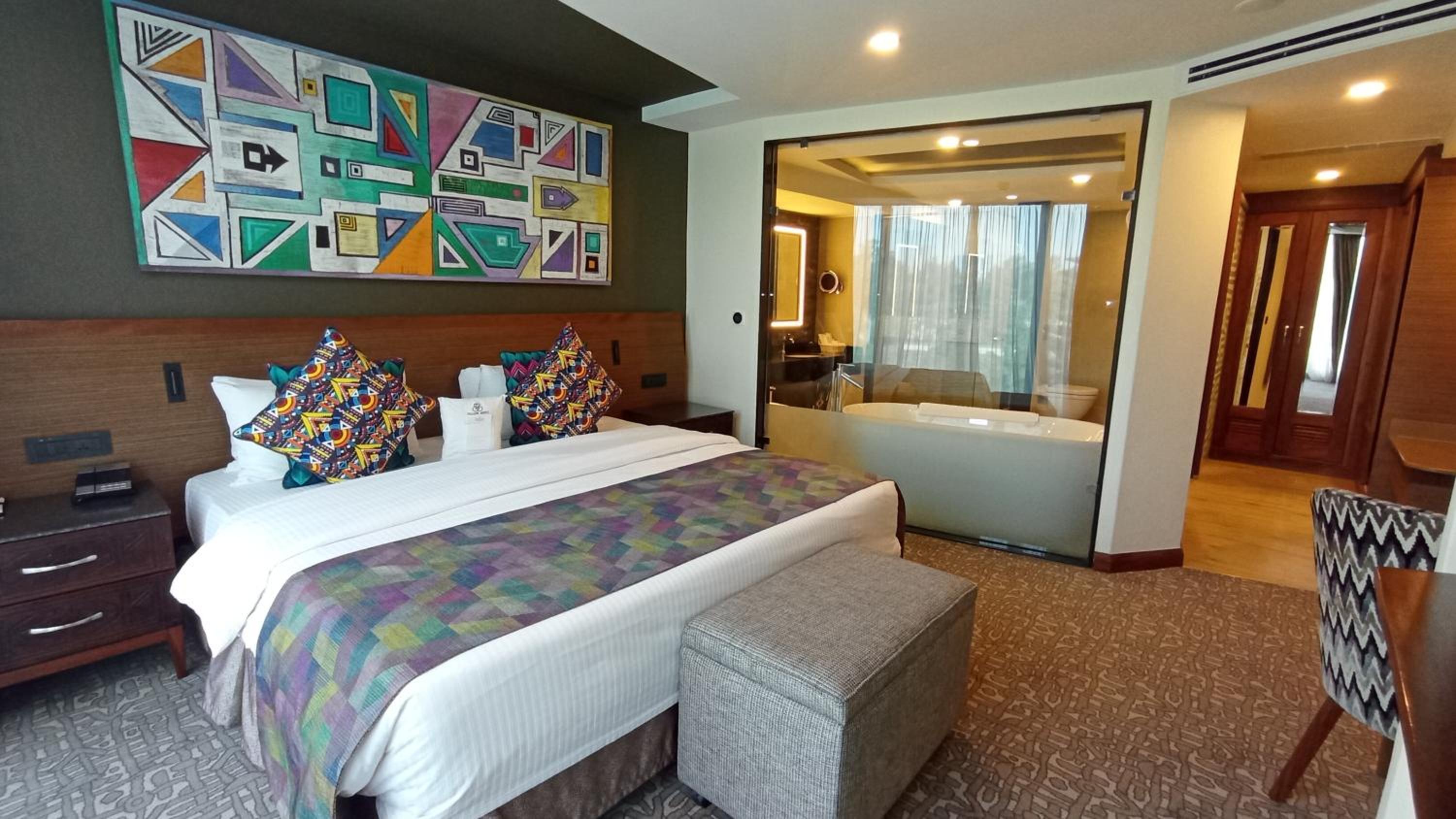 Signature Suite - Photo 1