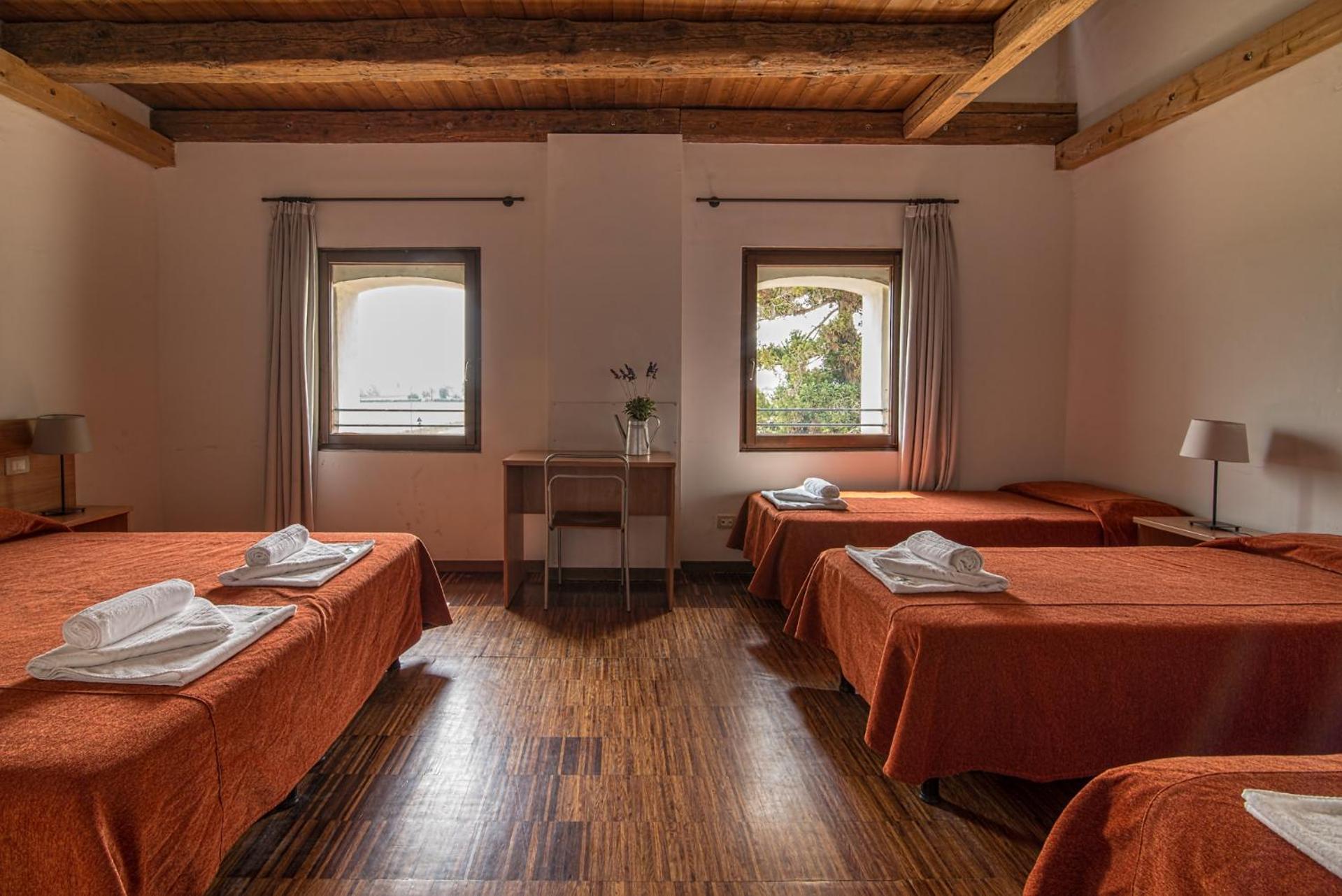 Economy Quadruple Room - Photo 1