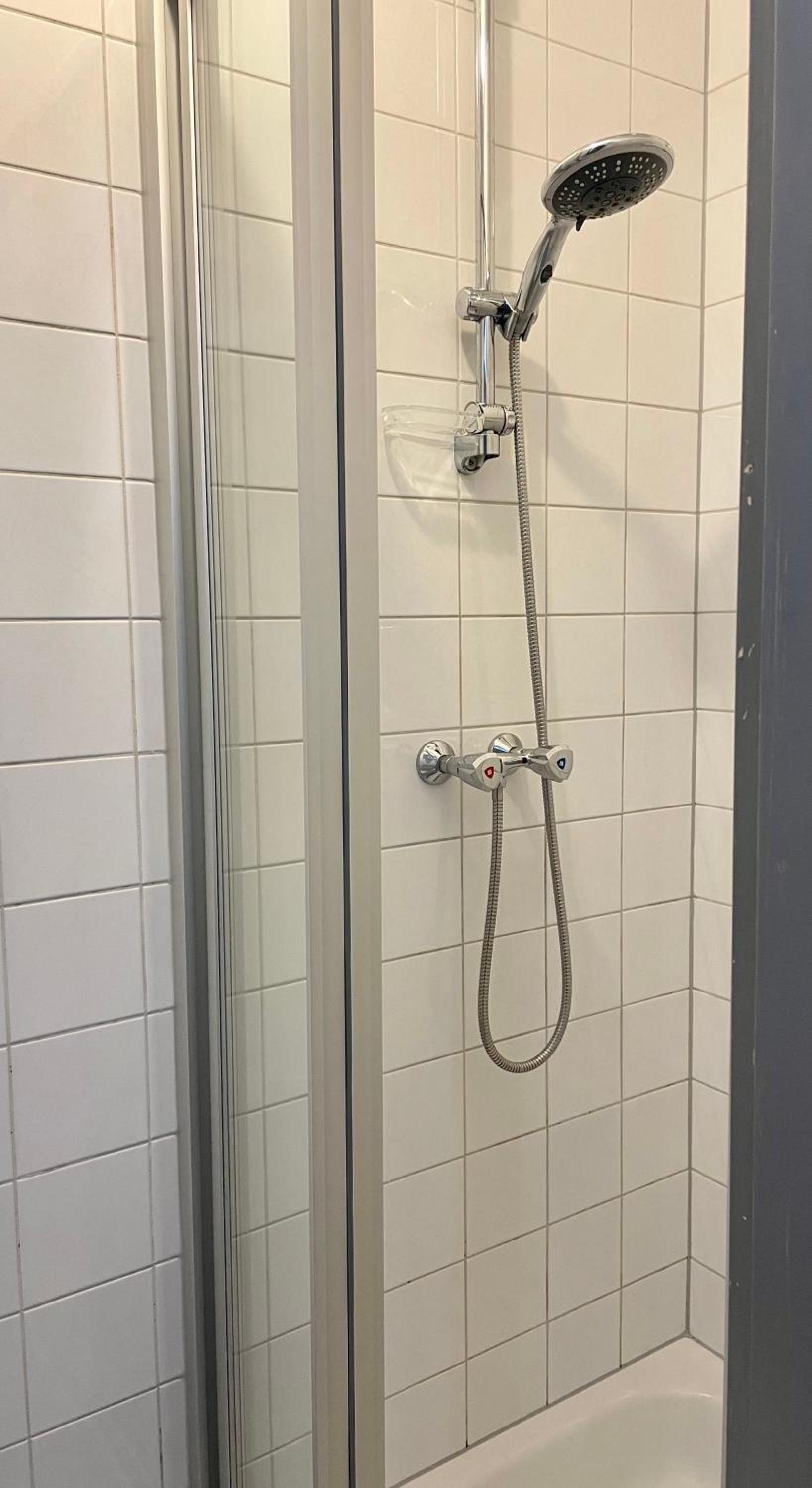 Twin Room with Private Bathroom photo 3