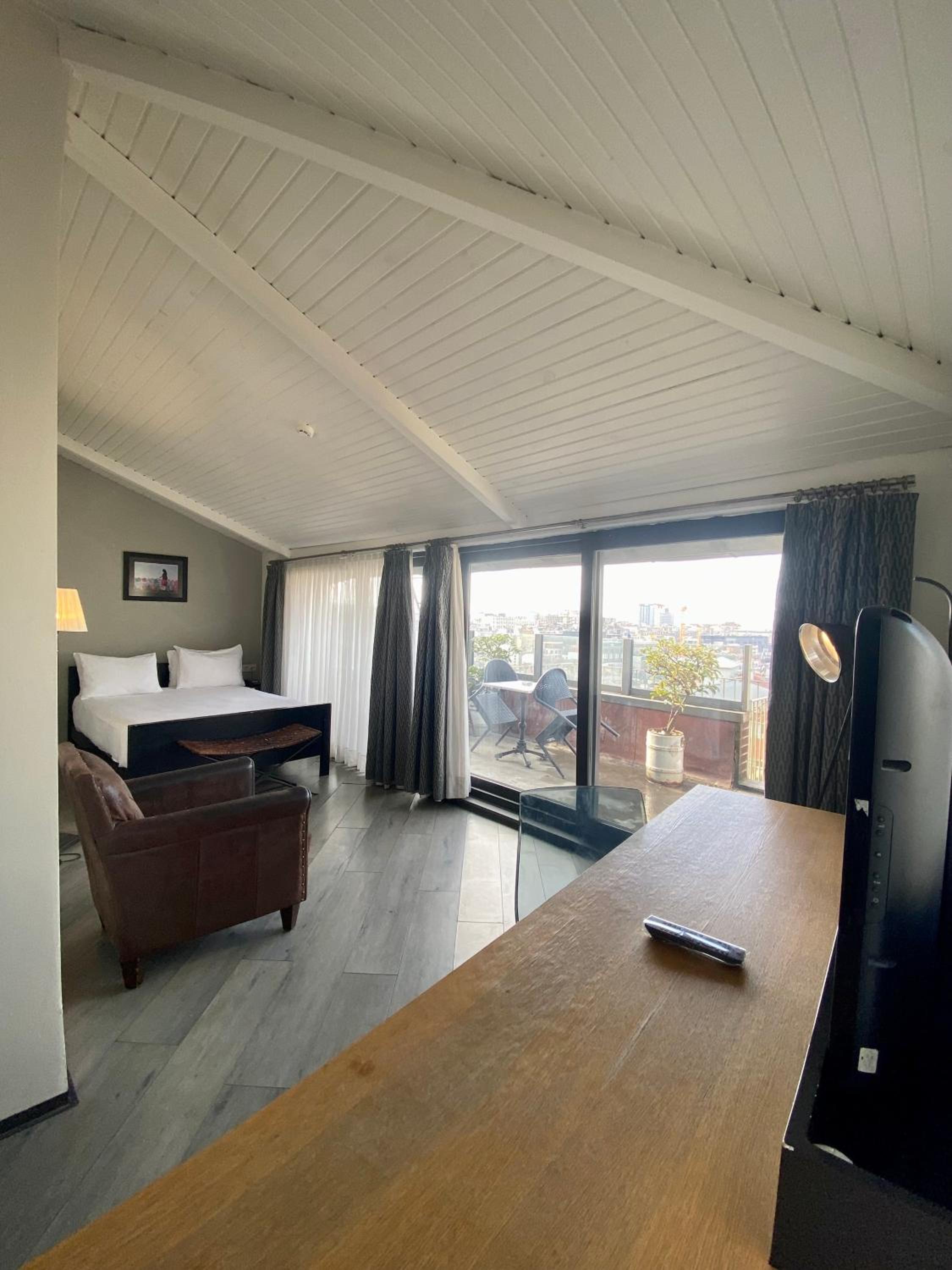 Junior Suite with City View photo 1
