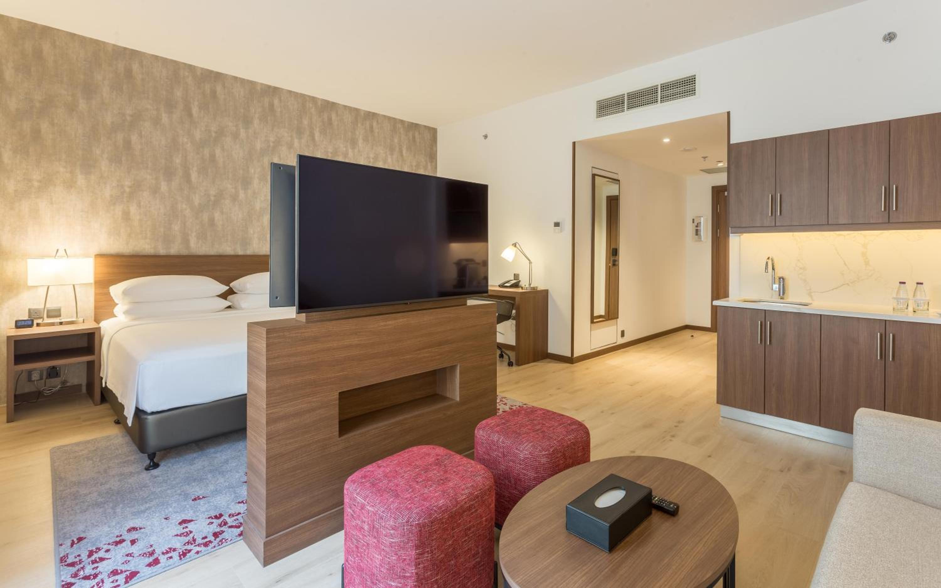 Studio King Suite - Photo 2