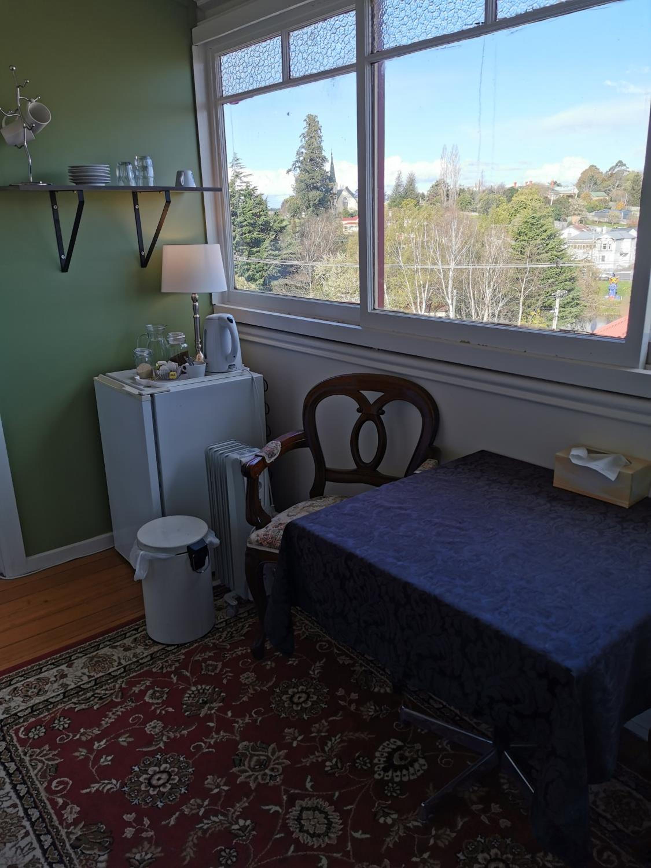 Twin Room with enclosed sitting area photo 2