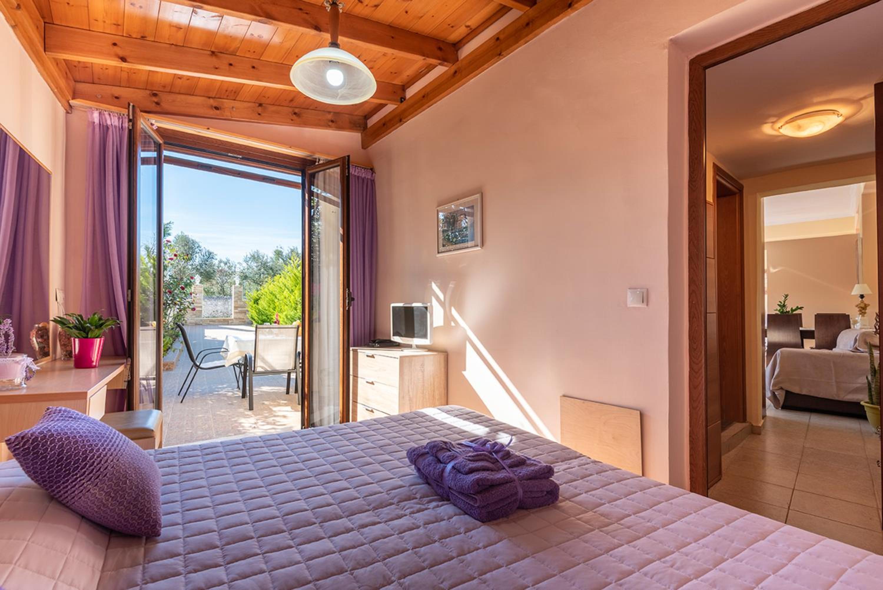 Apartment with Garden View