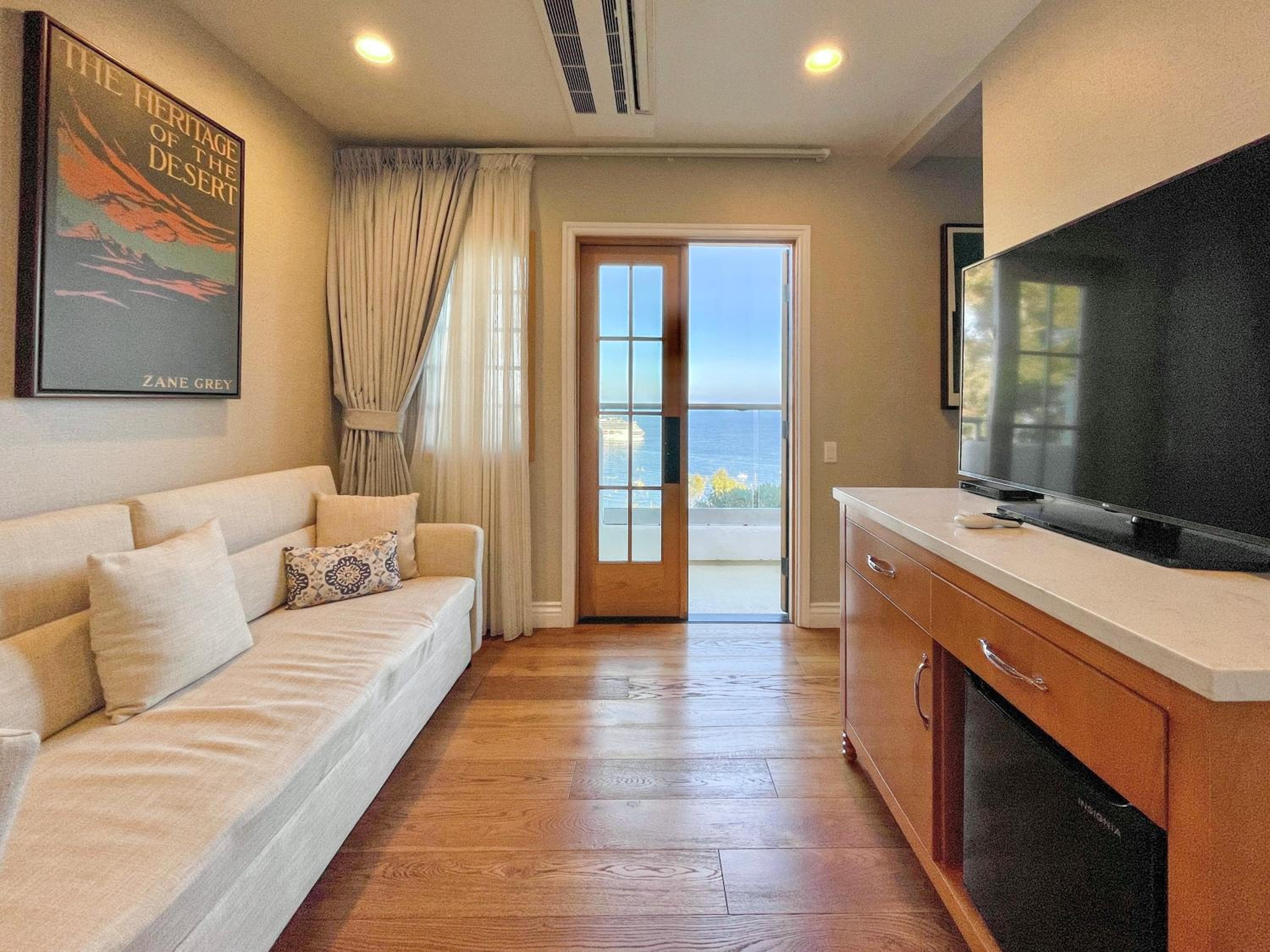 Queen suite with sea view