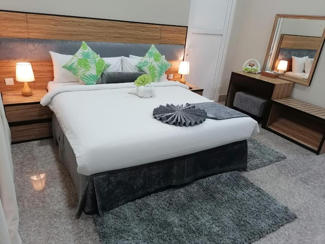 DELUXE ROOM MOUNTAIN & SUNSET VIEW - Photo 2