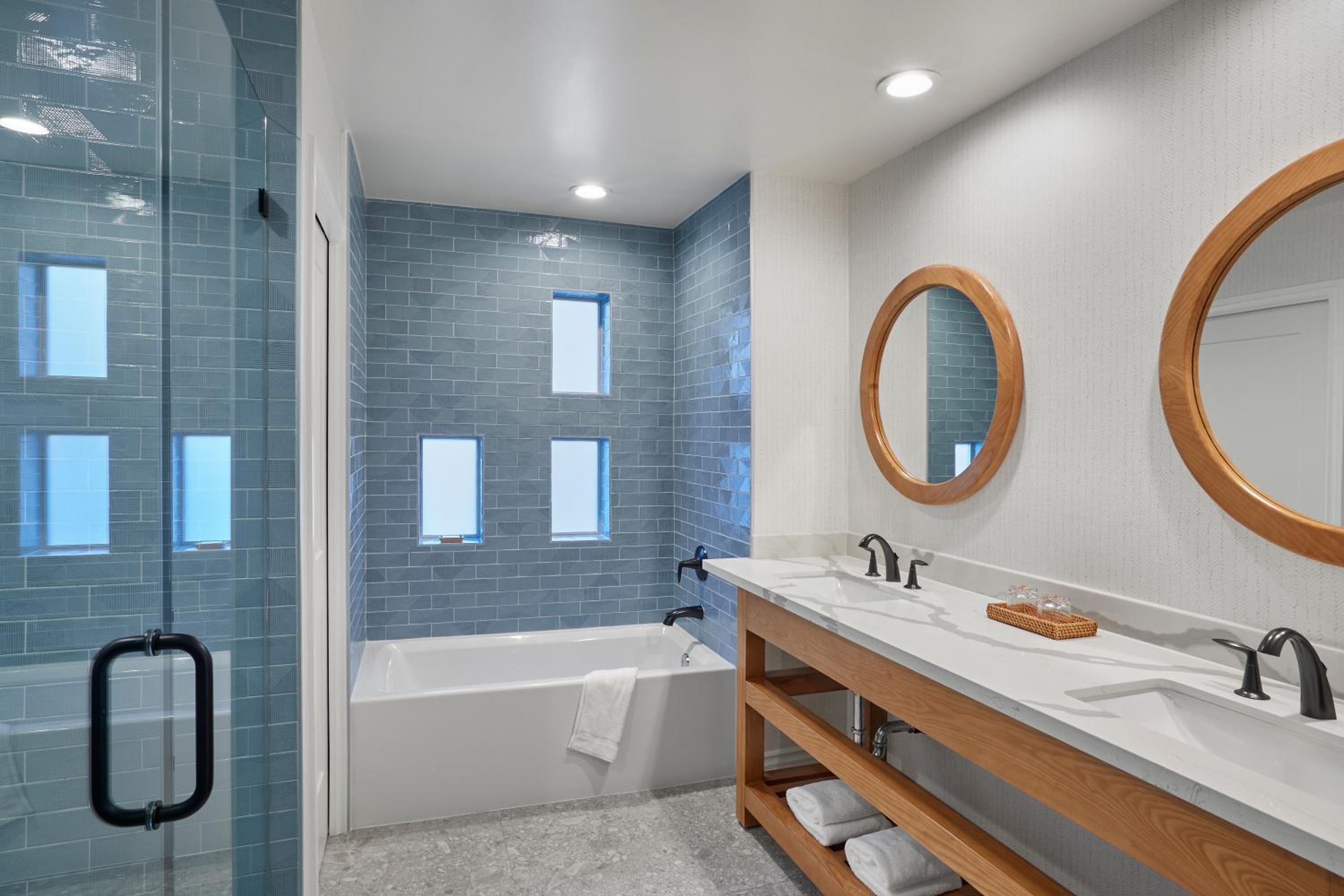 King Suite with Ocean View - Photo 17