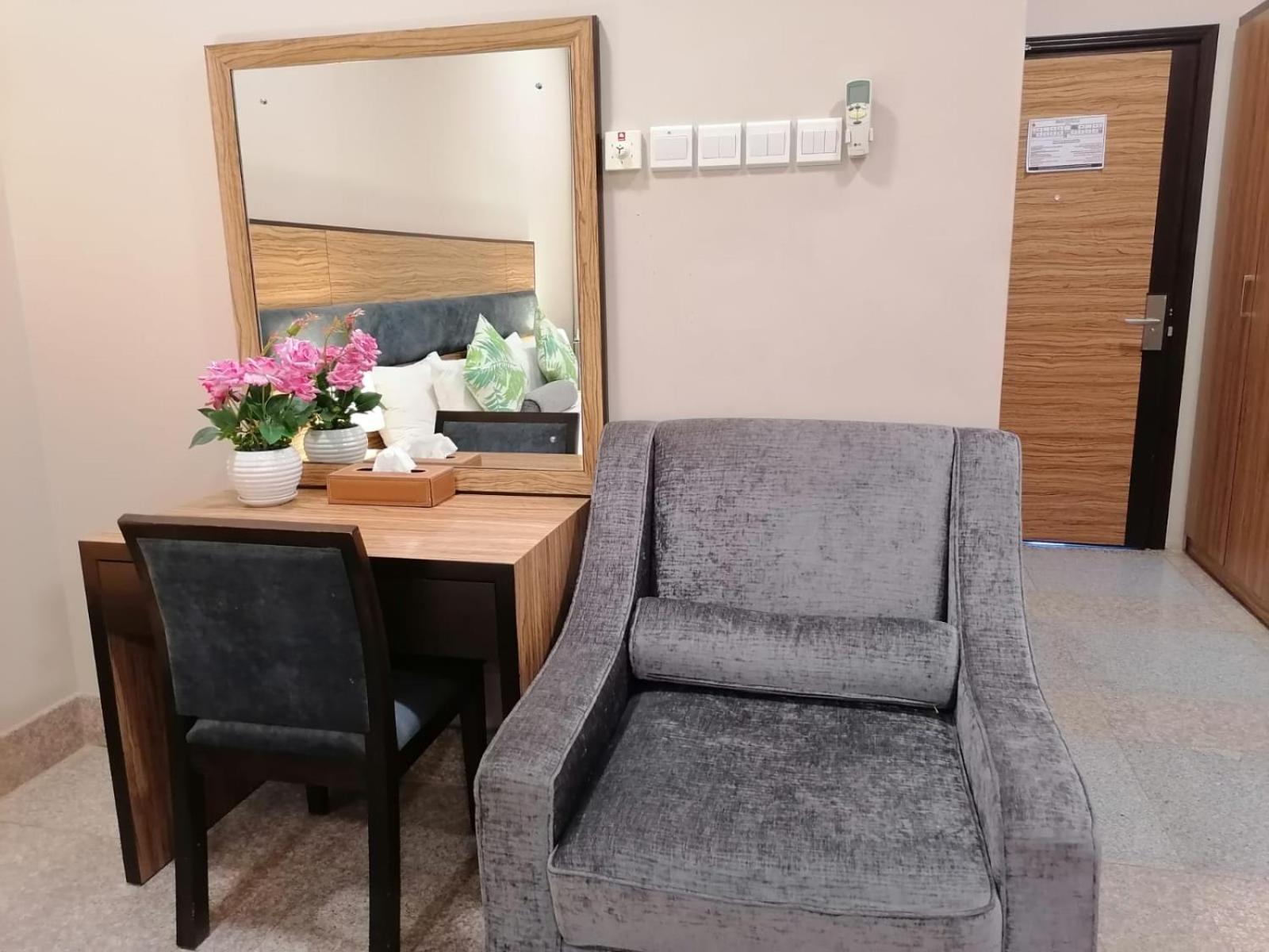 Deluxe Double or Twin Room with City View - Photo 6