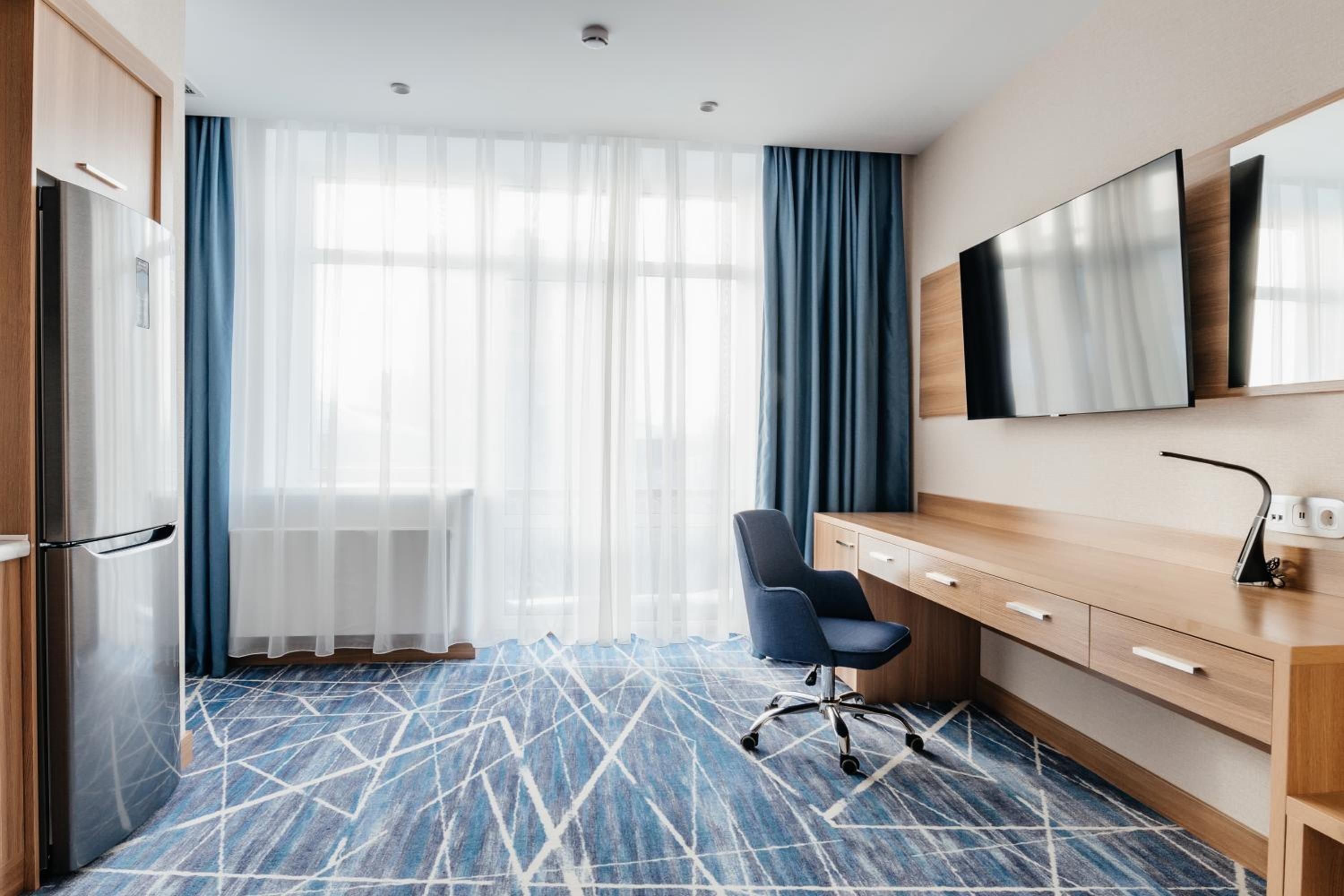 King Suite - Non-Smoking photo 3
