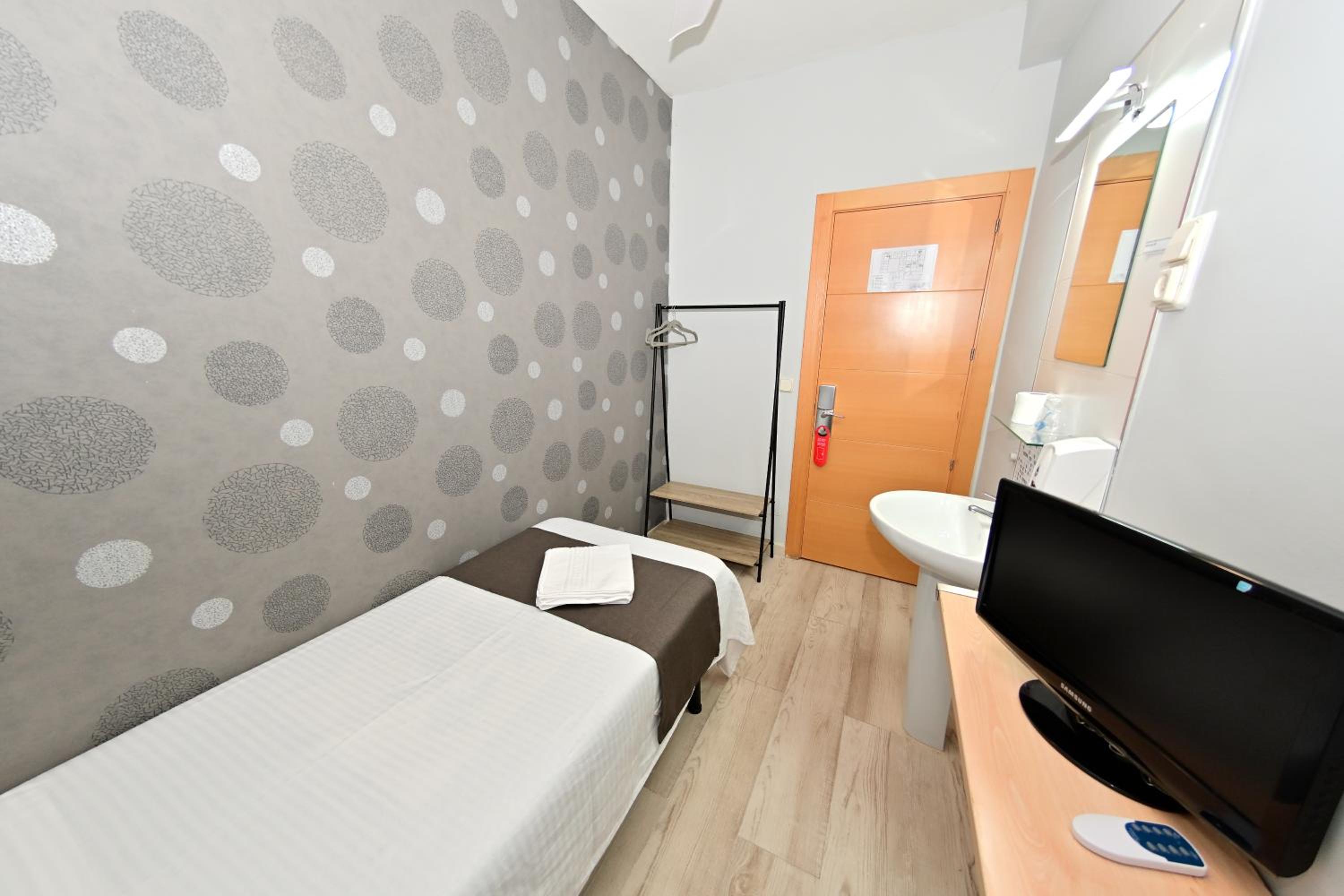 Habitación individual con baño compartido
