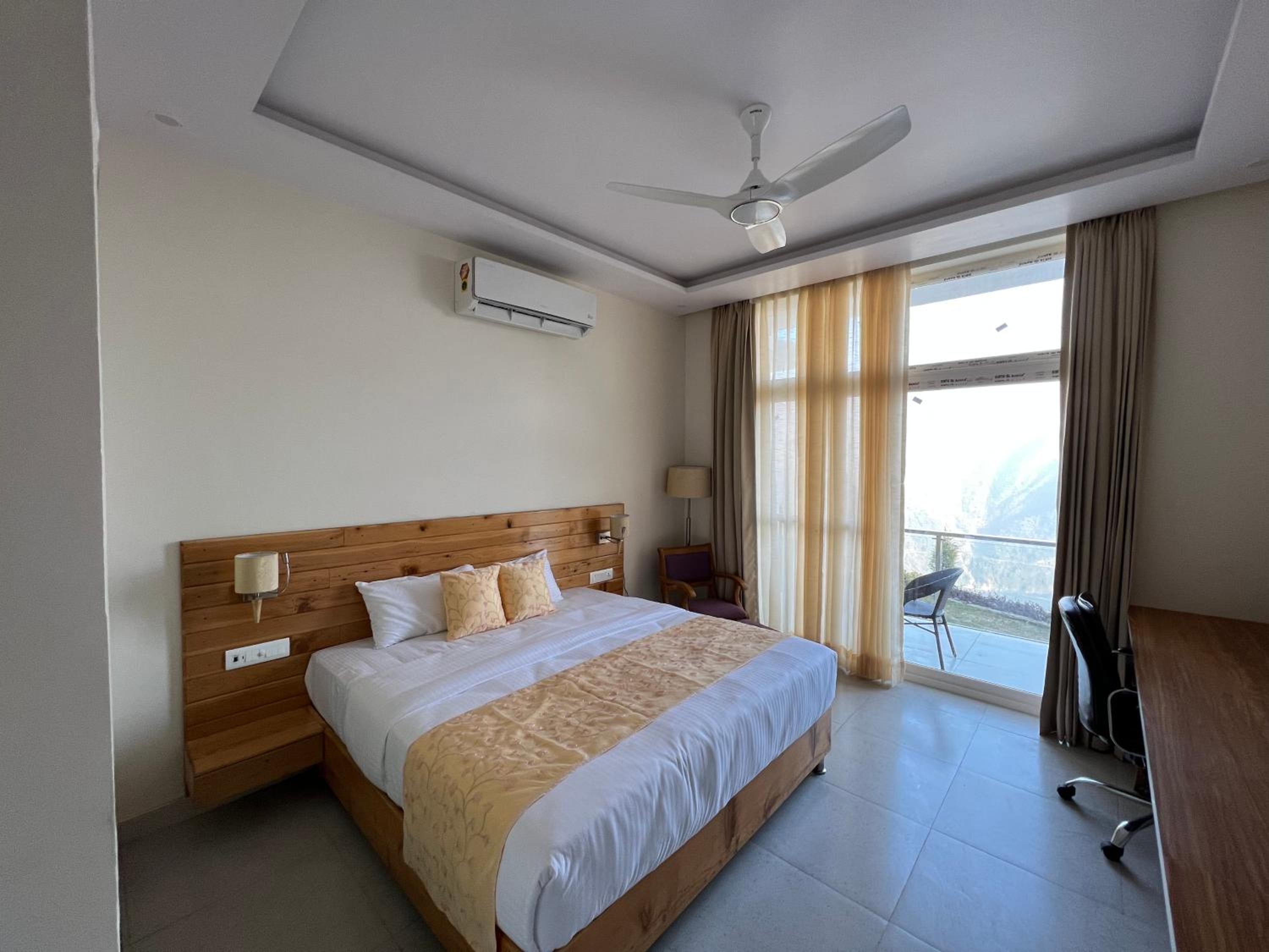 King Room with Mountain View