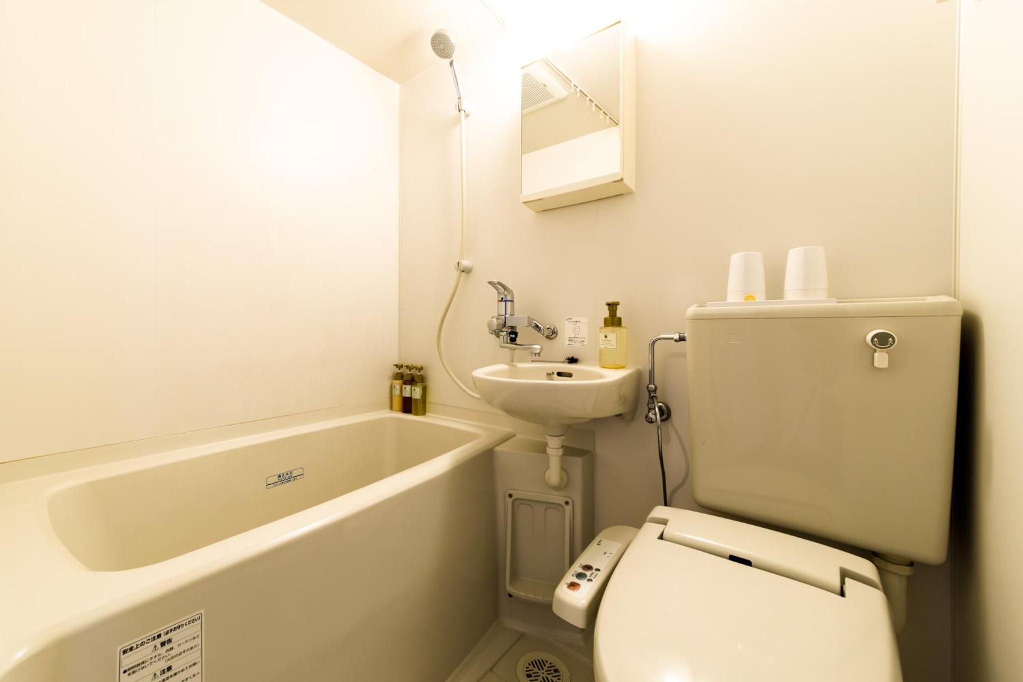 Double Room with Small Double Bed - Smoking - Photo 2