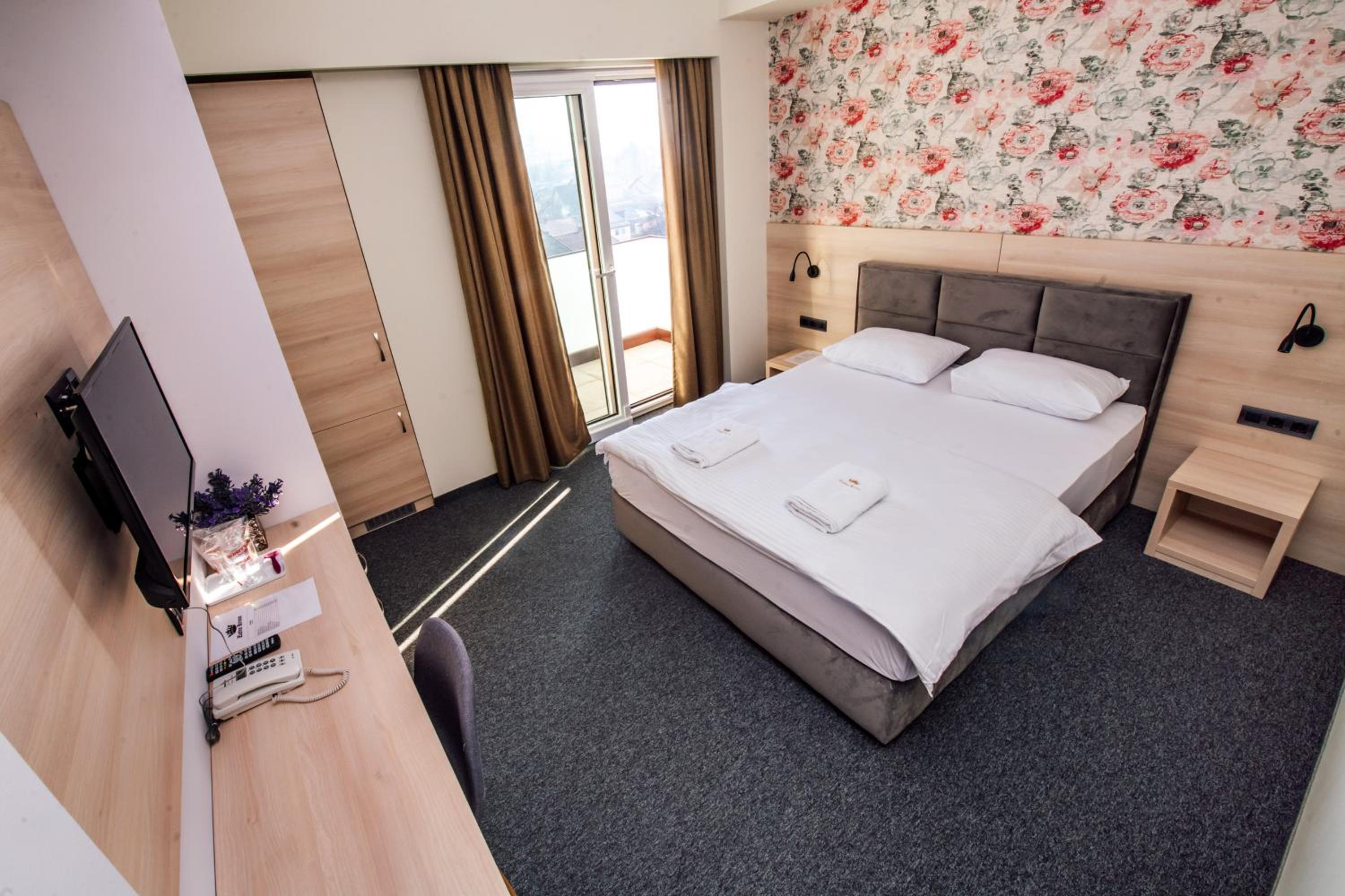 Deluxe Double Room with Balcony photo 1